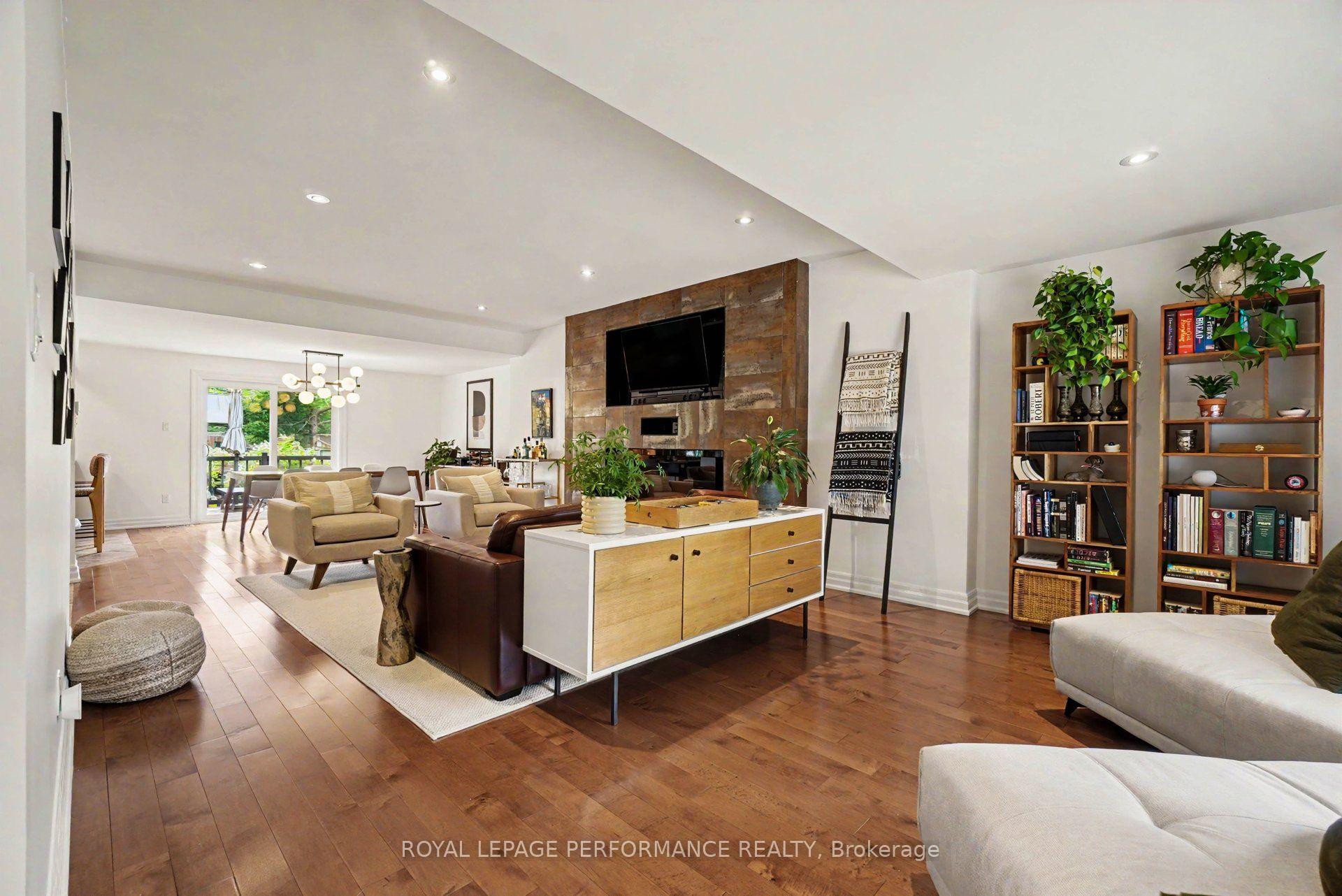 Photo 2 of 2061 Cabot Street, Ottawa, Faircrest Heights — HOMEH
