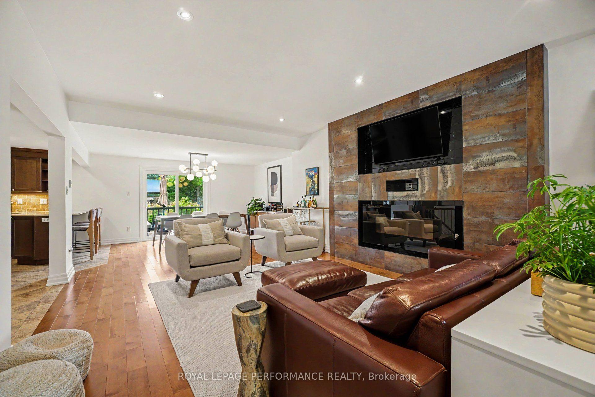 Photo 3 of 2061 Cabot Street, Ottawa, Faircrest Heights — HOMEH