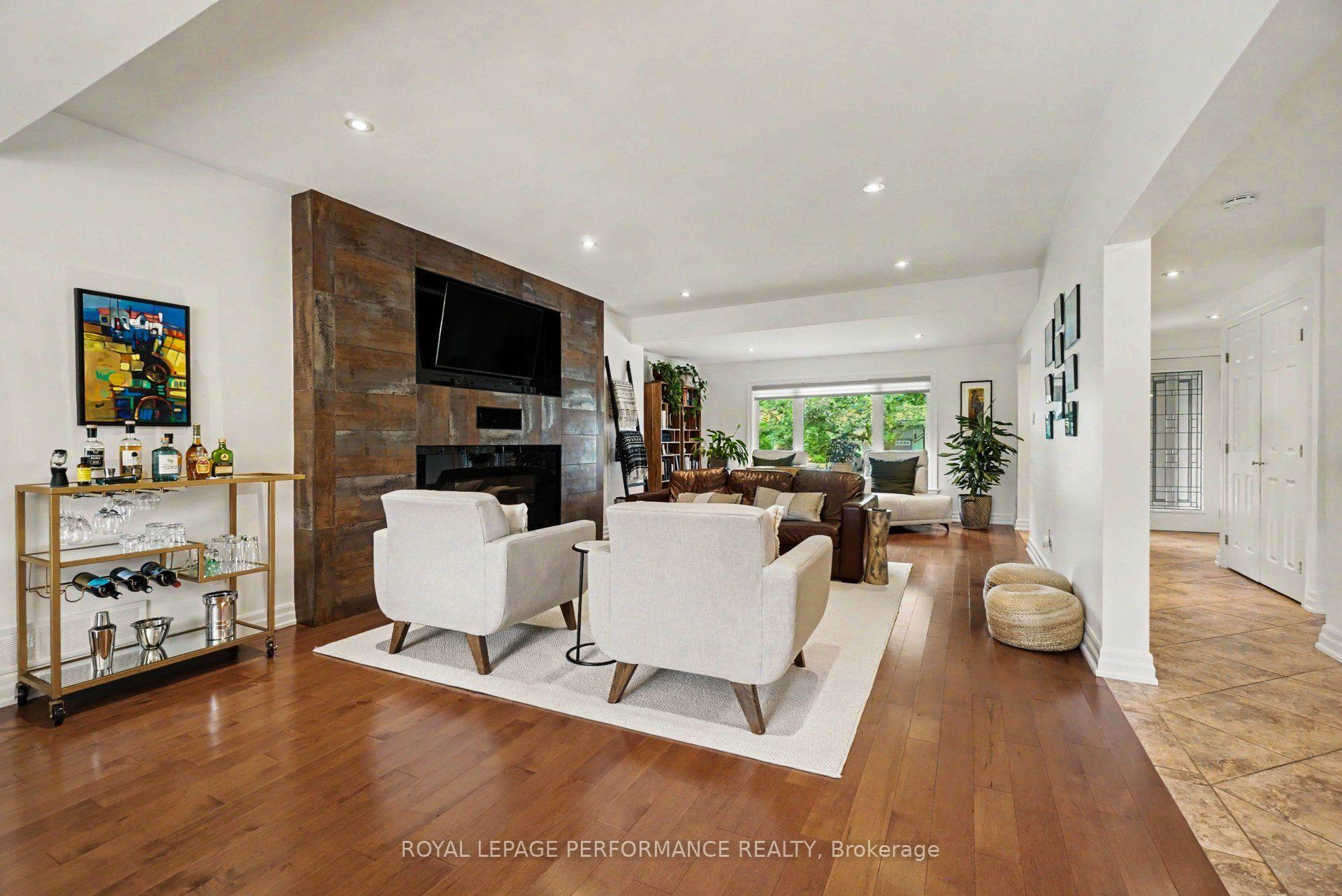 Photo 6 of 2061 Cabot Street, Ottawa, Faircrest Heights — HOMEH