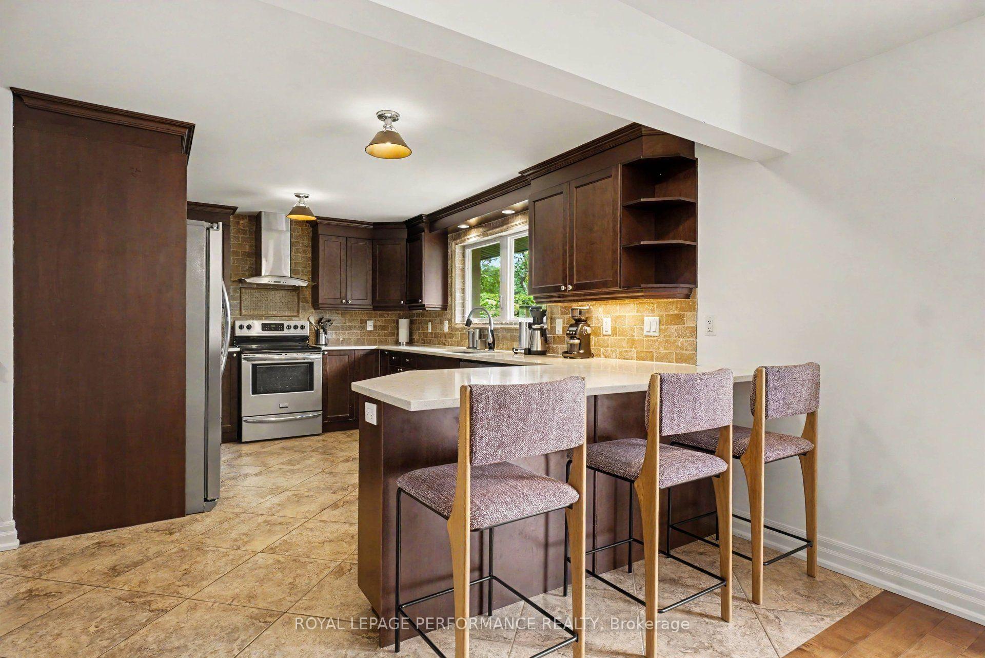 Photo 8 of 2061 Cabot Street, Ottawa, Faircrest Heights — HOMEH