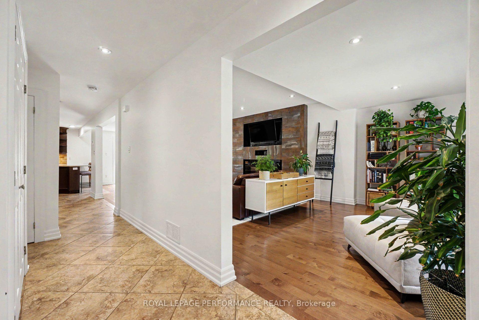 Photo 12 of 2061 Cabot Street, Ottawa, Faircrest Heights — HOMEH