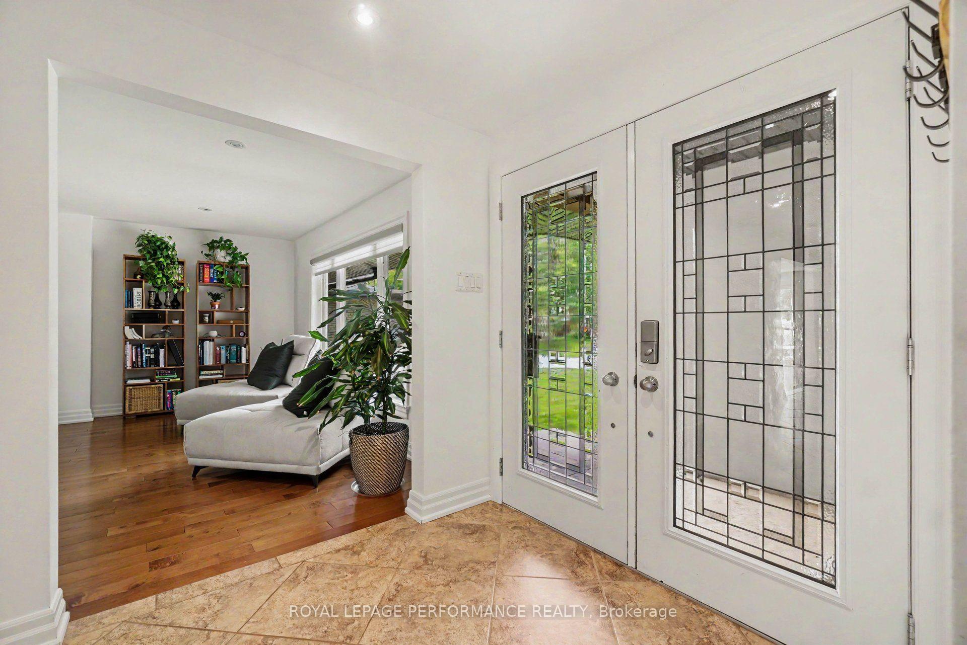 Photo 13 of 2061 Cabot Street, Ottawa, Faircrest Heights — HOMEH