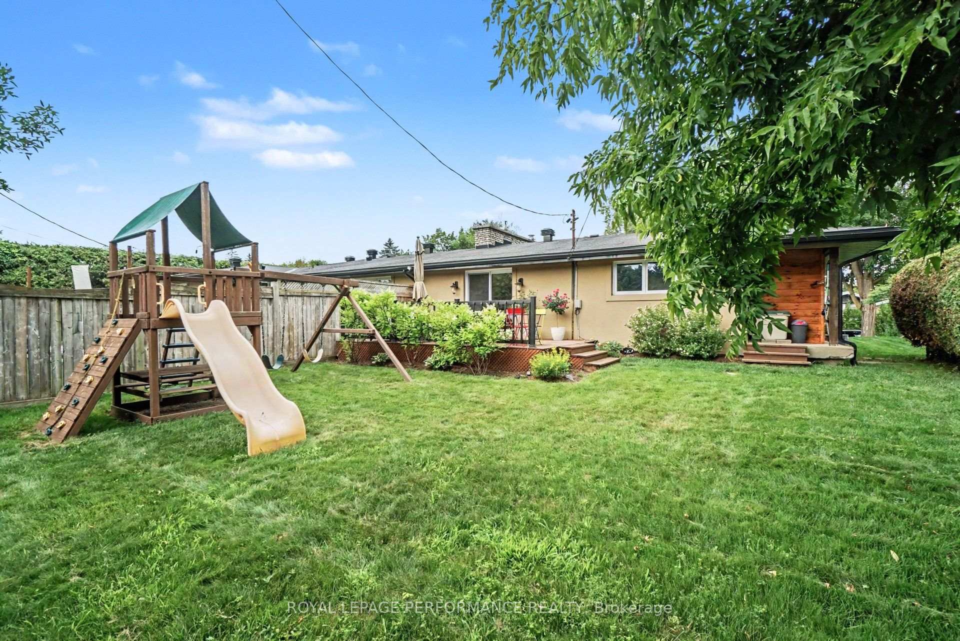 Photo 35 of 2061 Cabot Street, Ottawa, Faircrest Heights — HOMEH