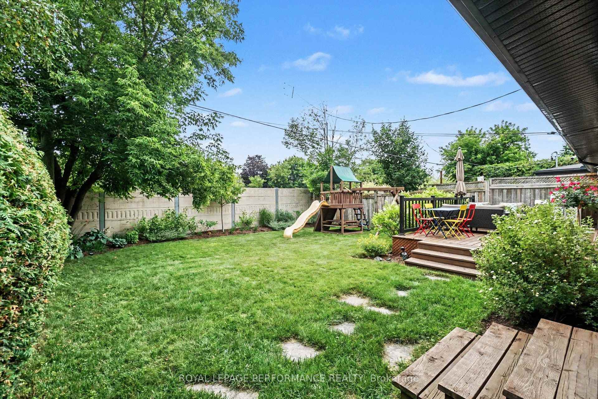 Photo 36 of 2061 Cabot Street, Ottawa, Faircrest Heights — HOMEH