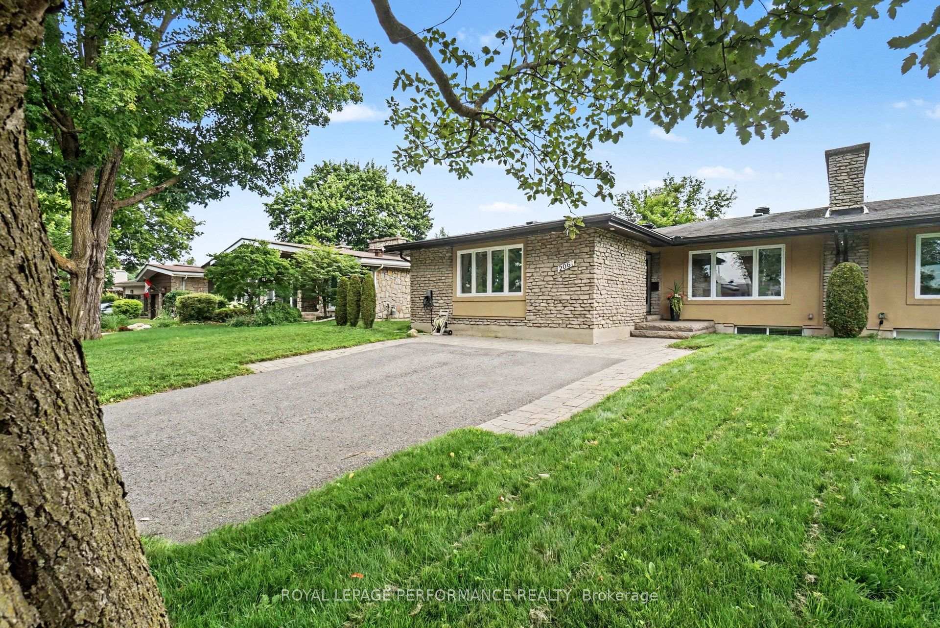 Photo 40 of 2061 Cabot Street, Ottawa, Faircrest Heights — HOMEH