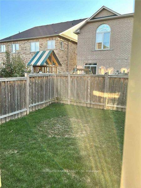 Photo 12 of Unit Upper, 4663 Centretown Way, Mississauga, Hurontario — HOMEH