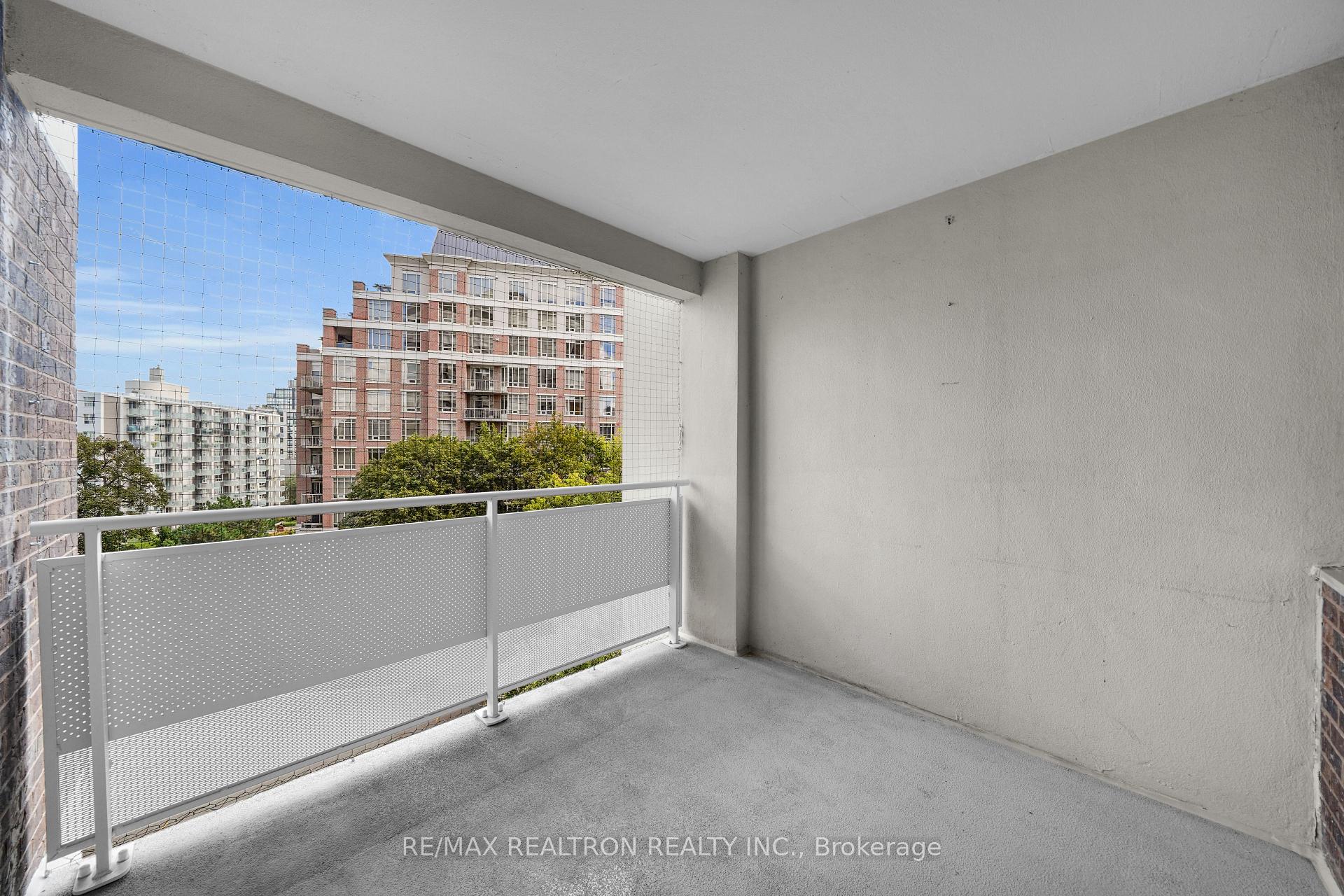 Photo 21 of Unit 706, 9 Deer Park Crescent, Toronto, Yonge-St. Clair — HOMEH