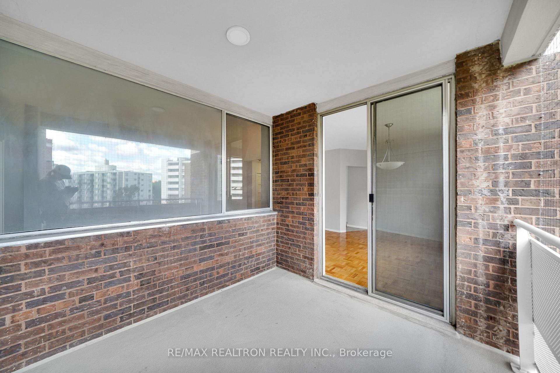 Photo 23 of Unit 706, 9 Deer Park Crescent, Toronto, Yonge-St. Clair — HOMEH