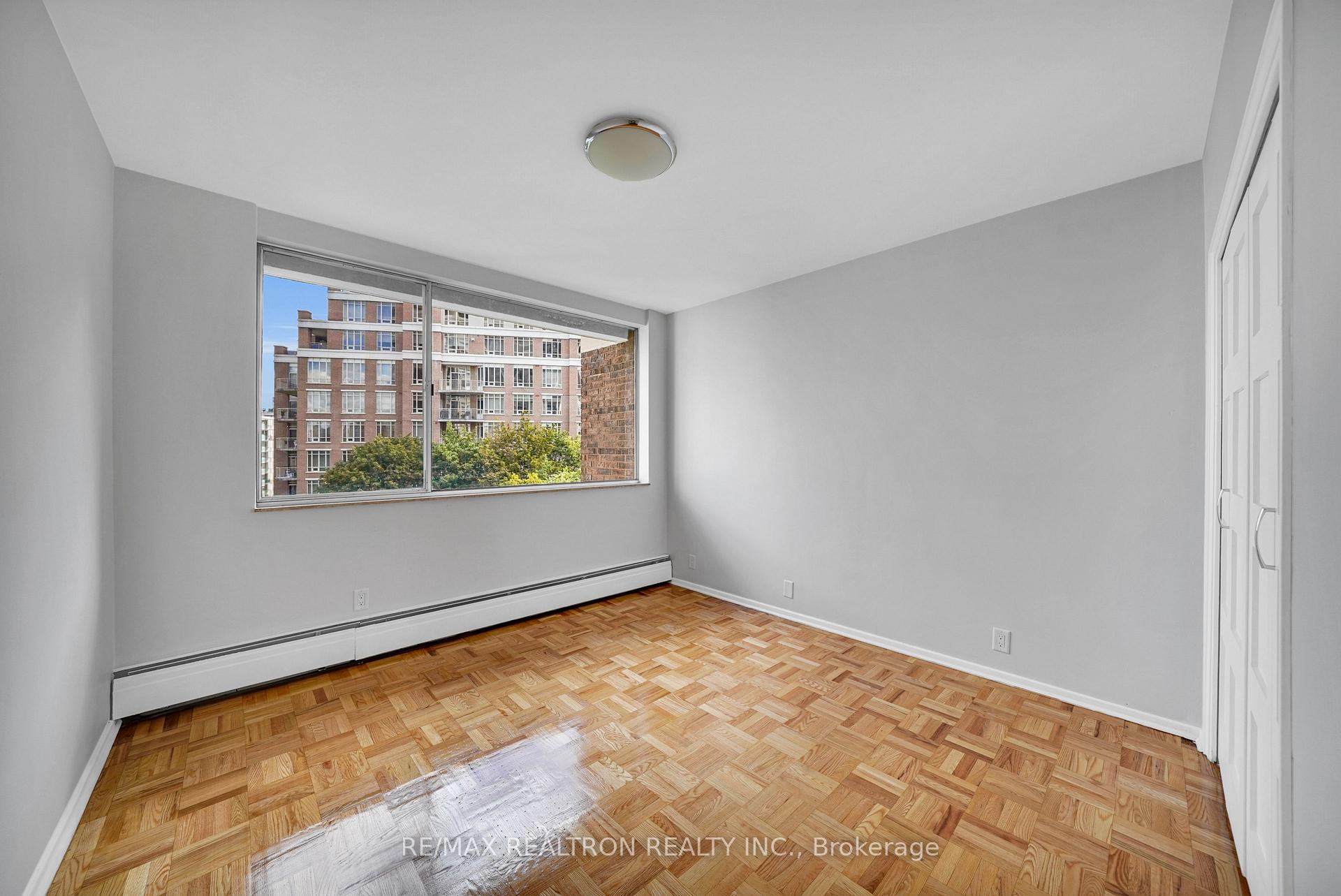 Photo 25 of Unit 706, 9 Deer Park Crescent, Toronto, Yonge-St. Clair — HOMEH