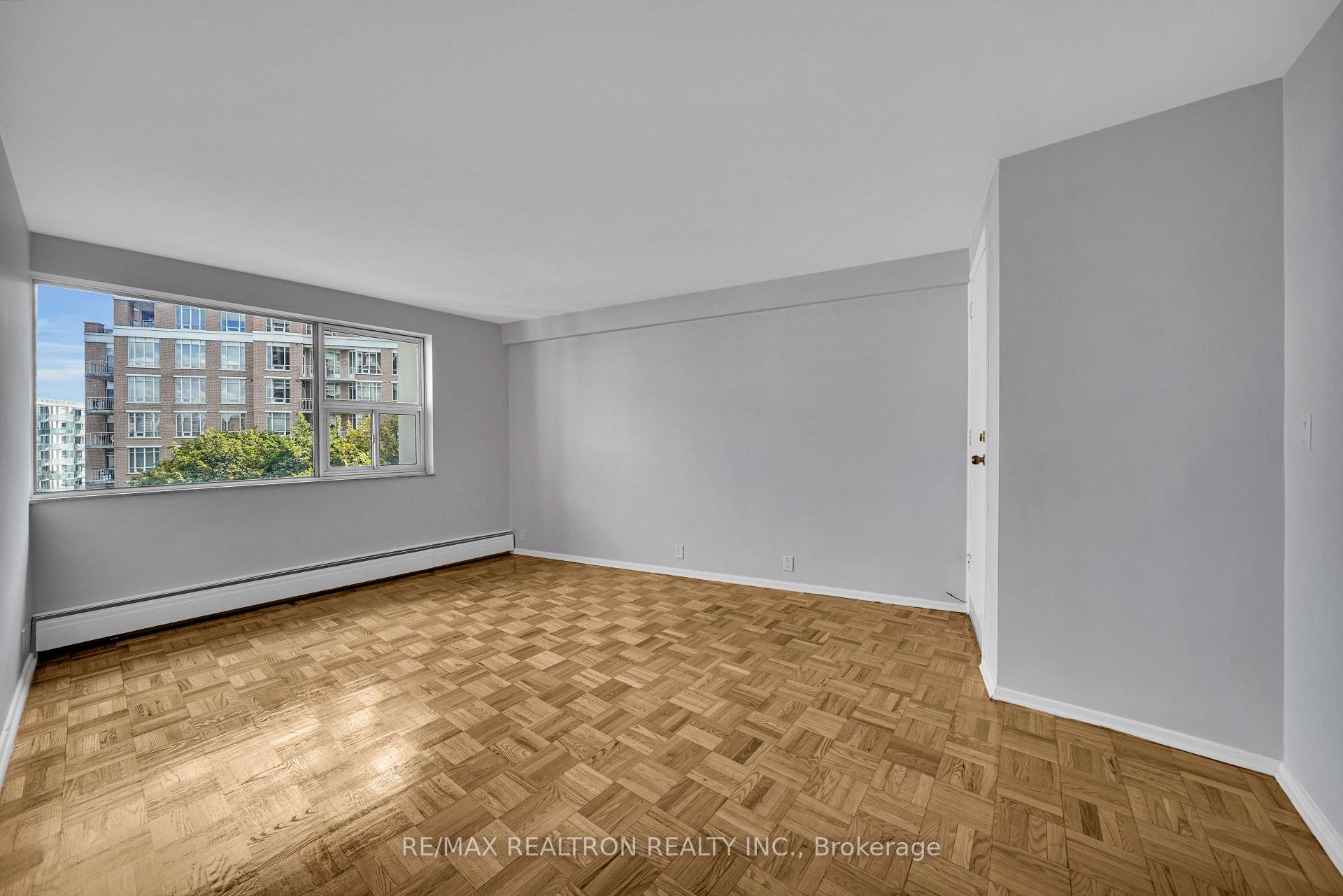Photo 31 of Unit 706, 9 Deer Park Crescent, Toronto, Yonge-St. Clair — HOMEH