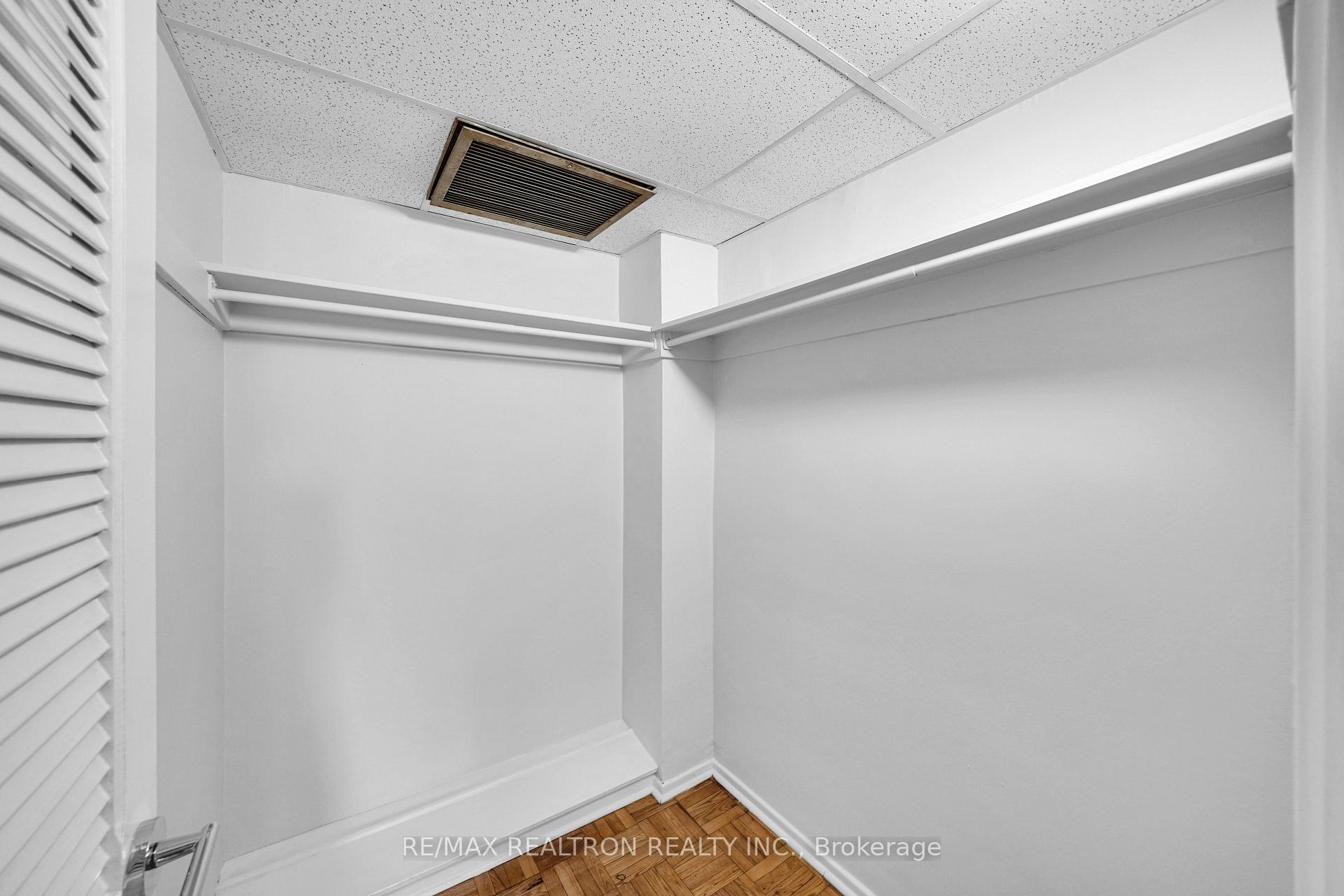 Photo 35 of Unit 706, 9 Deer Park Crescent, Toronto, Yonge-St. Clair — HOMEH