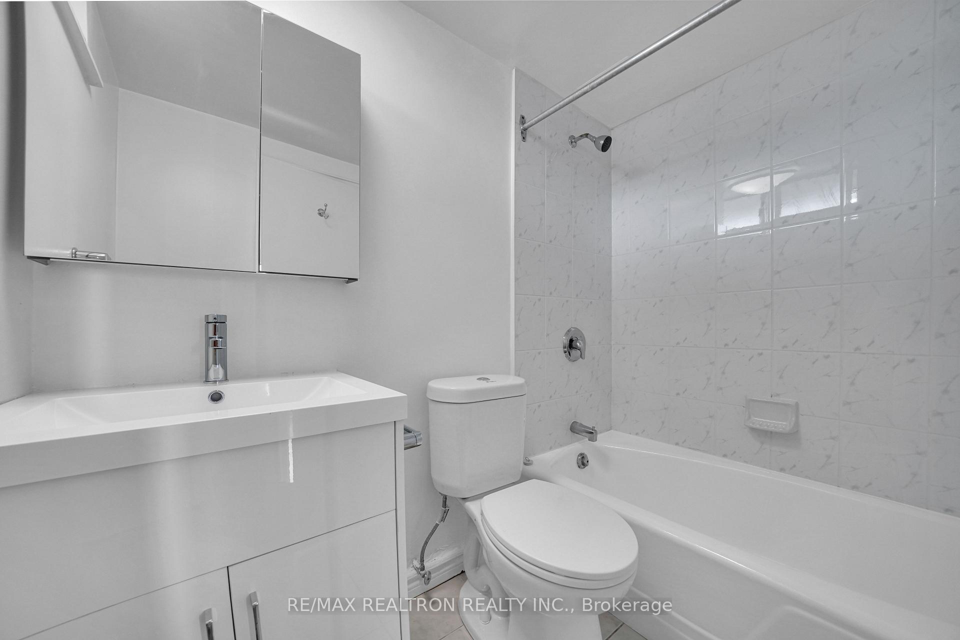 Photo 37 of Unit 706, 9 Deer Park Crescent, Toronto, Yonge-St. Clair — HOMEH