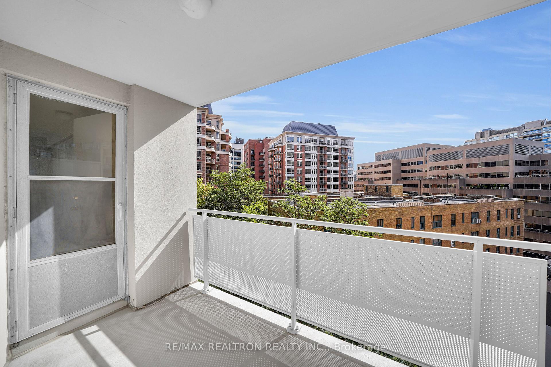 Photo 41 of Unit 706, 9 Deer Park Crescent, Toronto, Yonge-St. Clair — HOMEH