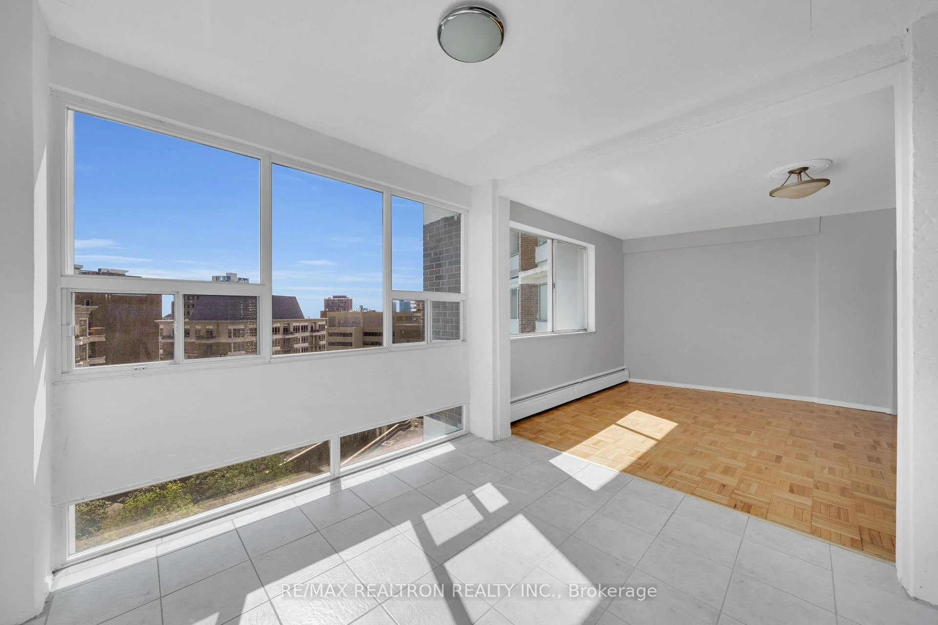 Photo 17 of Unit 706, 9 Deer Park Crescent, Toronto, Yonge-St. Clair — HOMEH