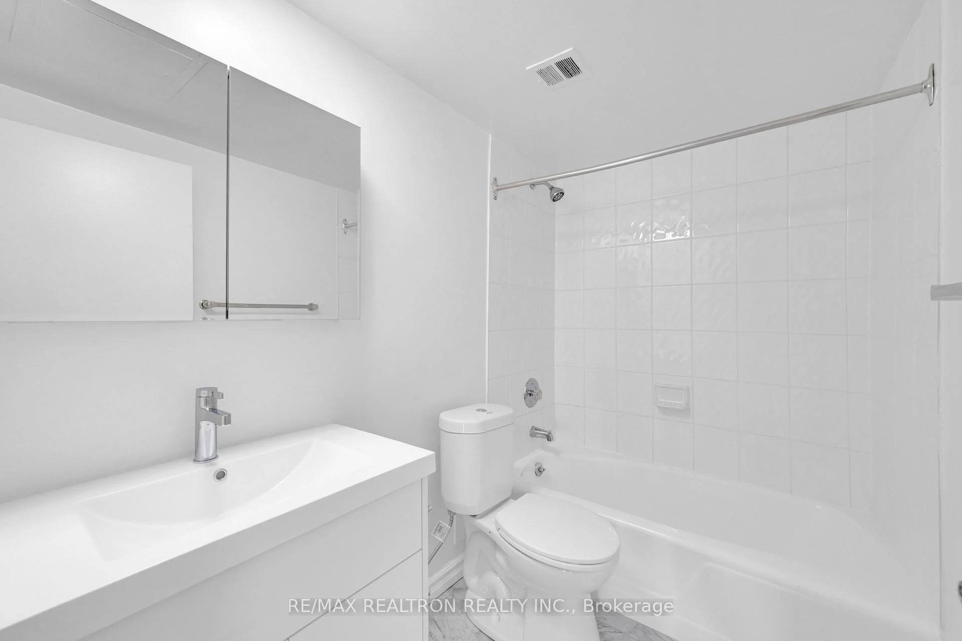 Photo 24 of Unit 706, 9 Deer Park Crescent, Toronto, Yonge-St. Clair — HOMEH