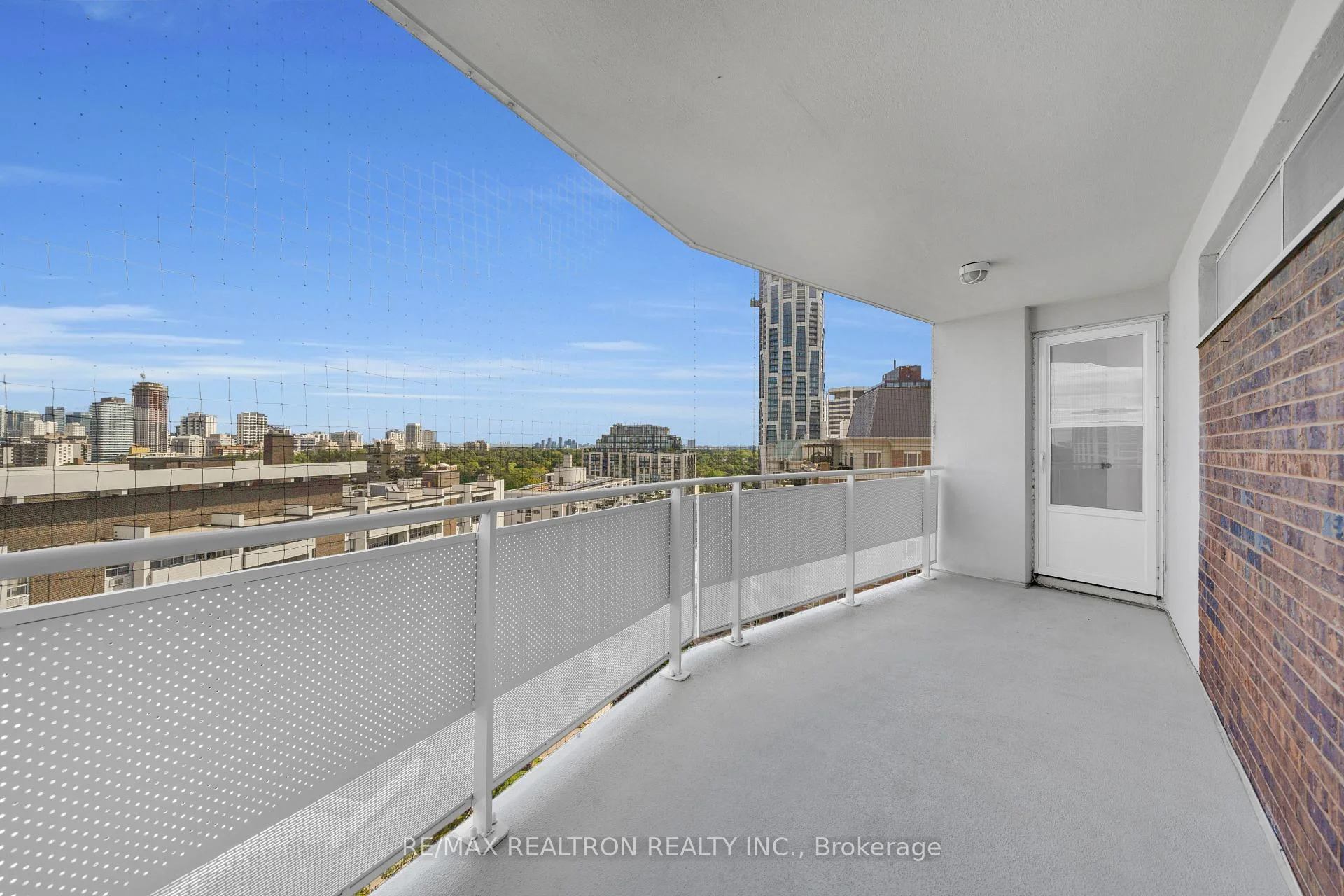 Photo 36 of Unit 706, 9 Deer Park Crescent, Toronto, Yonge-St. Clair — HOMEH