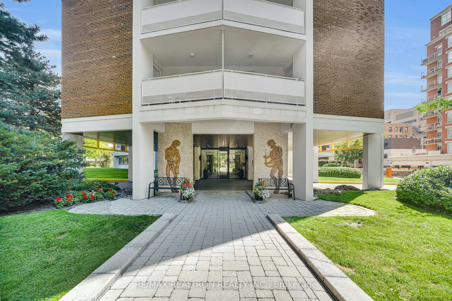 Photo 53 of Unit 706, 9 Deer Park Crescent, Toronto, Yonge-St. Clair — HOMEH