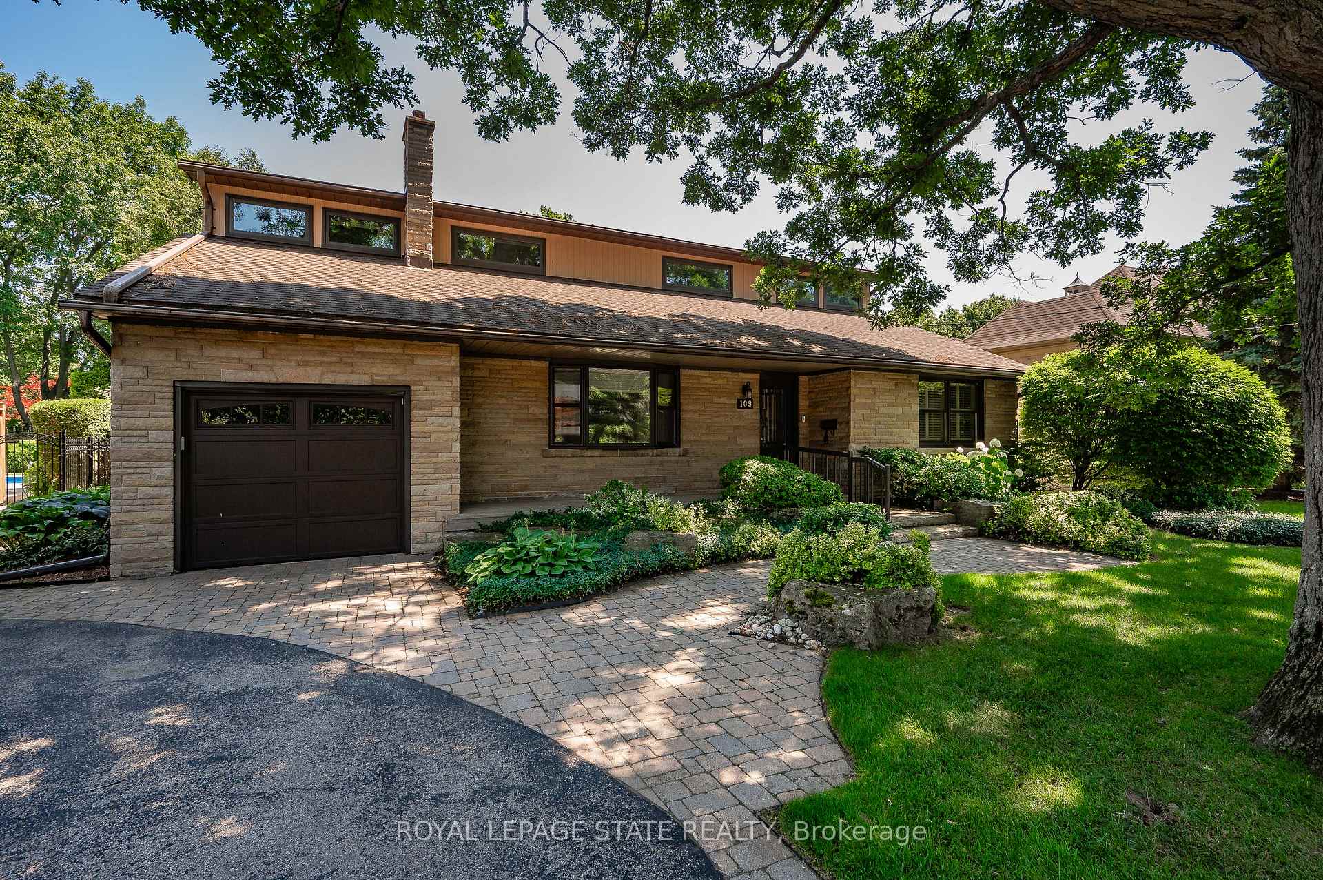 Photo 1 of 109 Rosemary Lane, Hamilton, Ancaster — HOMEH