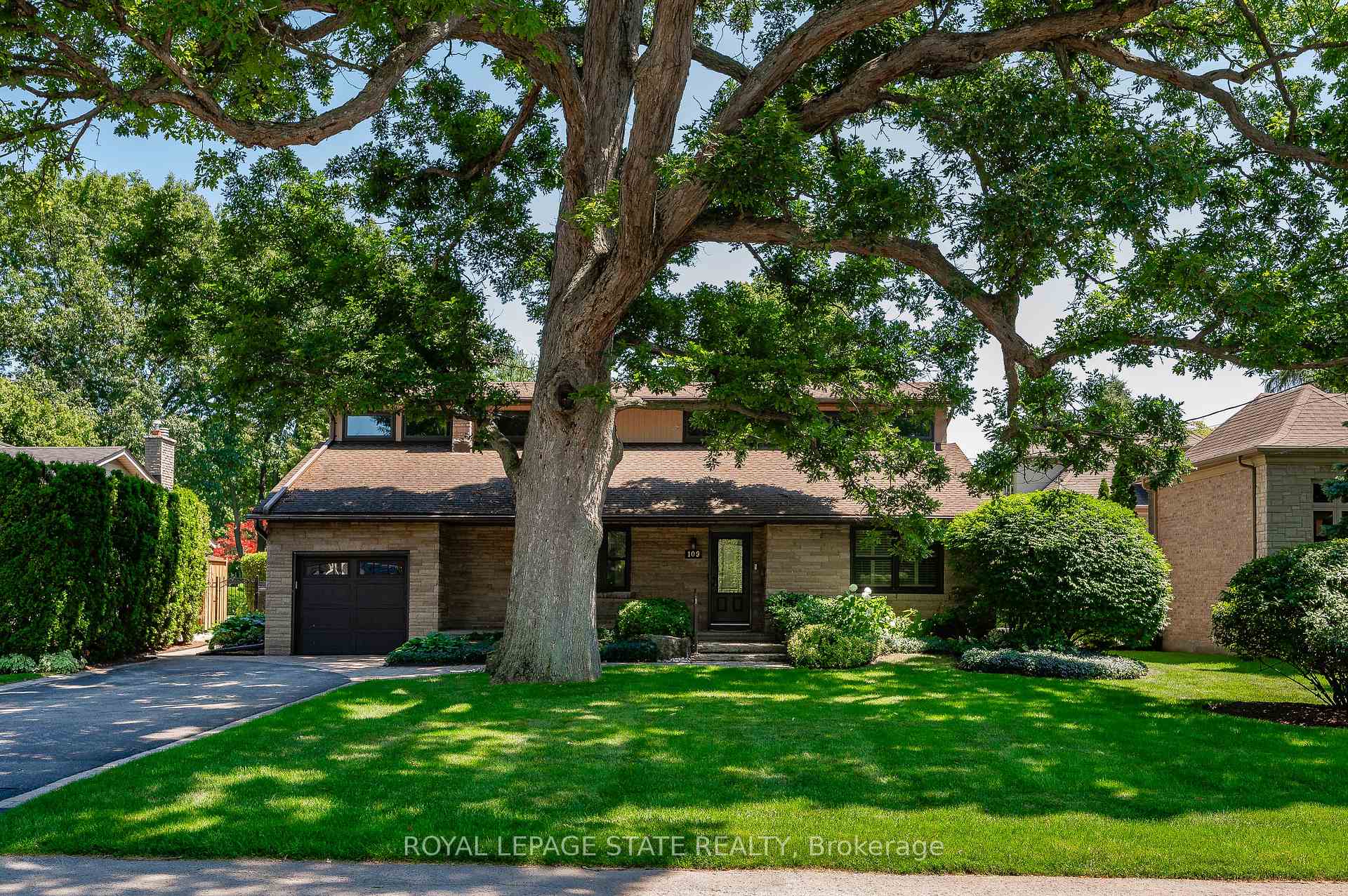 Photo 3 of 109 Rosemary Lane, Hamilton, Ancaster — HOMEH