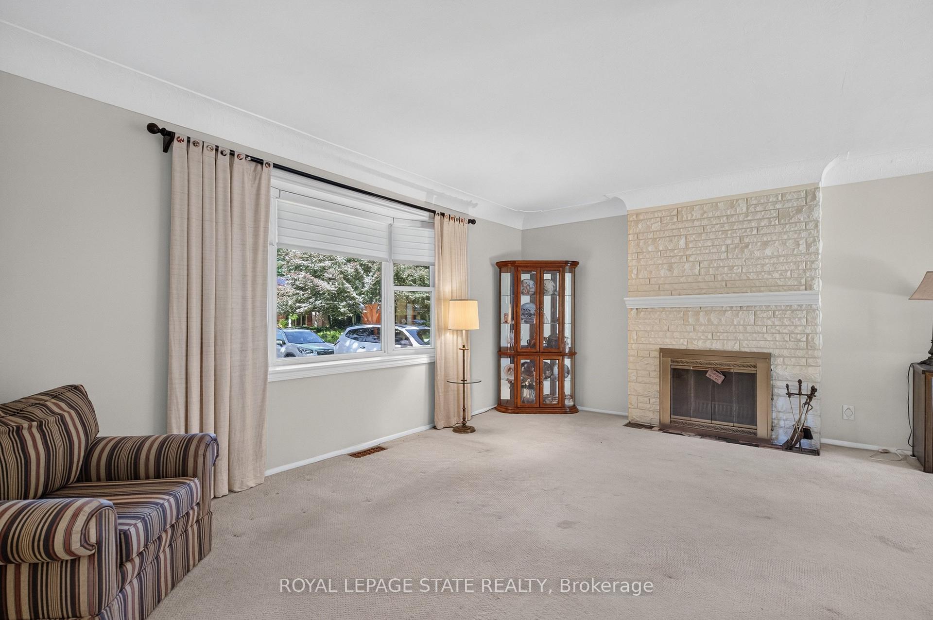 Photo 9 of 109 Rosemary Lane, Hamilton, Ancaster — HOMEH