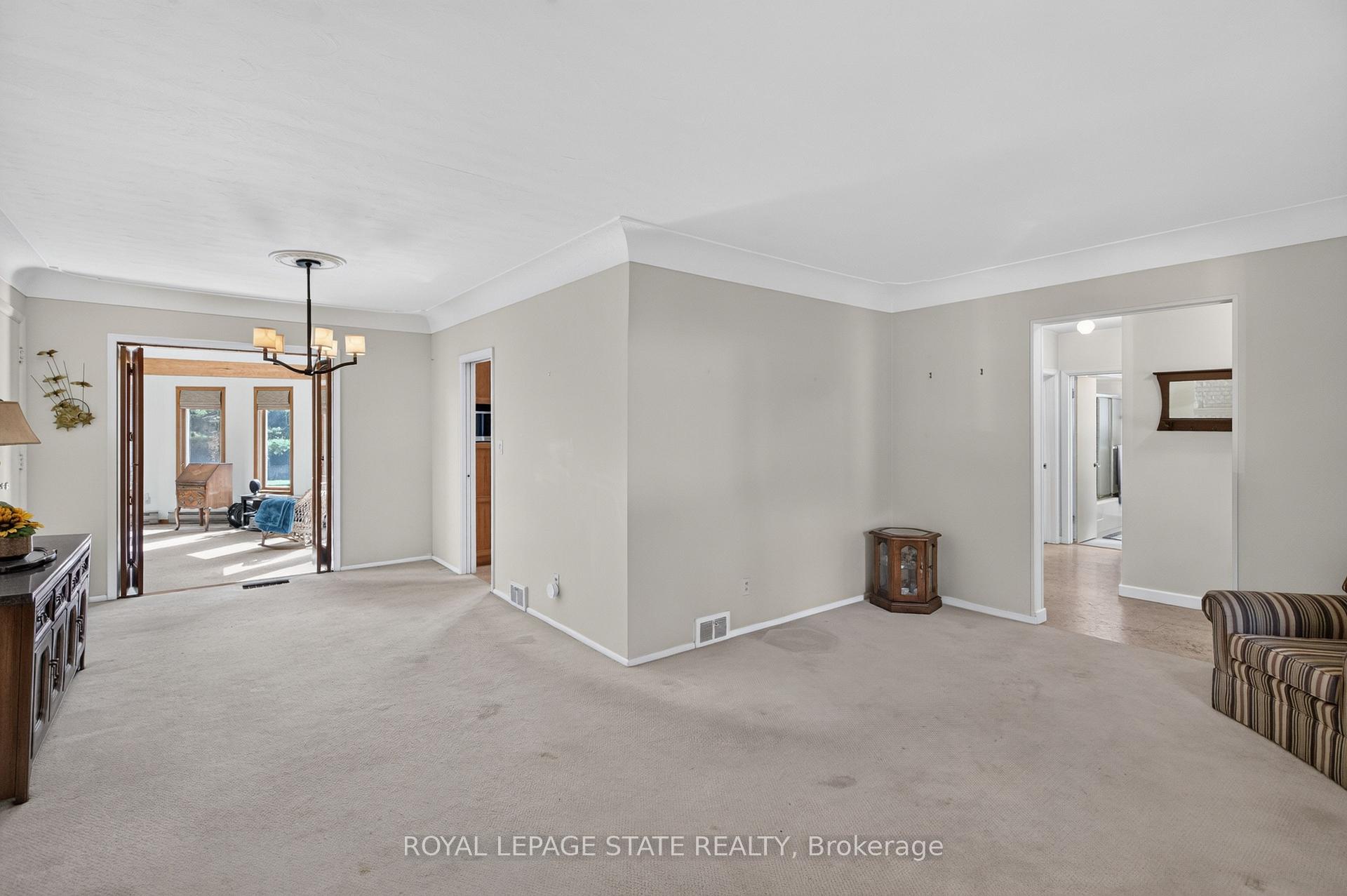 Photo 11 of 109 Rosemary Lane, Hamilton, Ancaster — HOMEH