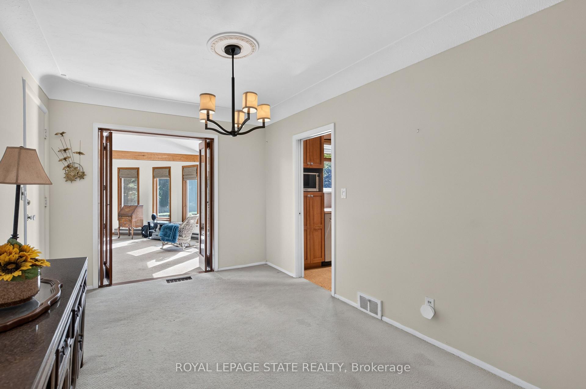 Photo 13 of 109 Rosemary Lane, Hamilton, Ancaster — HOMEH