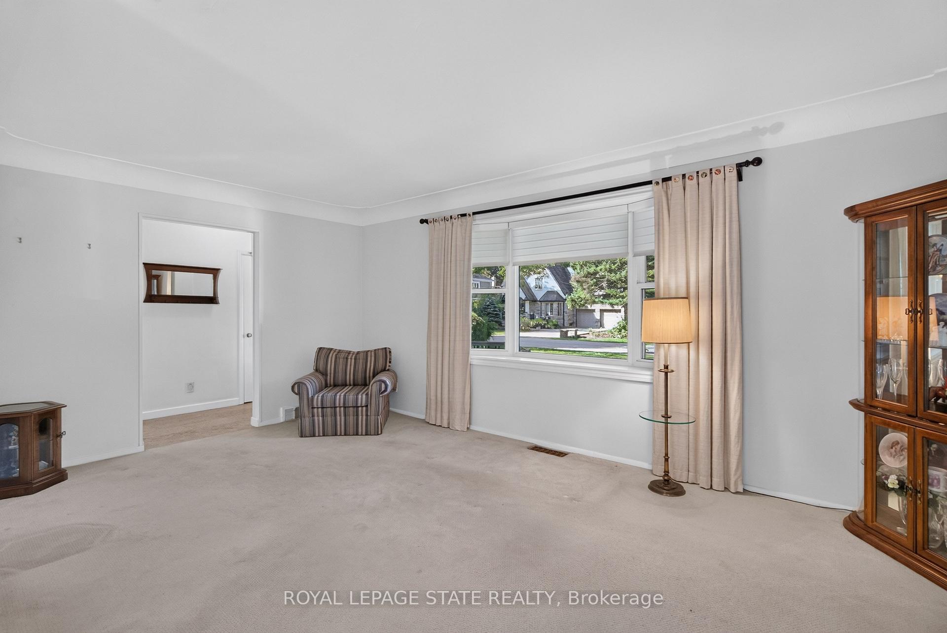 Photo 12 of 109 Rosemary Lane, Hamilton, Ancaster — HOMEH