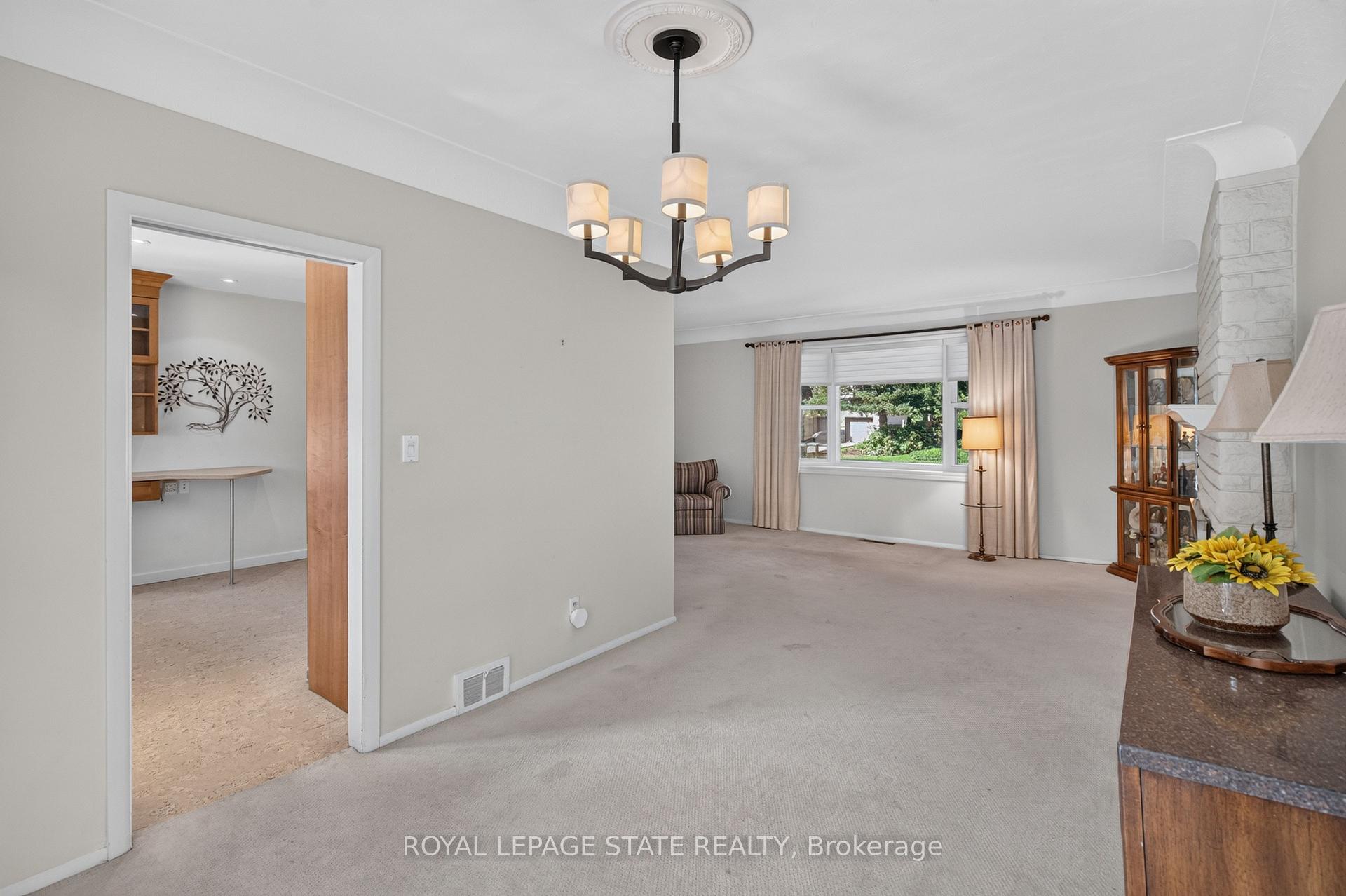 Photo 14 of 109 Rosemary Lane, Hamilton, Ancaster — HOMEH