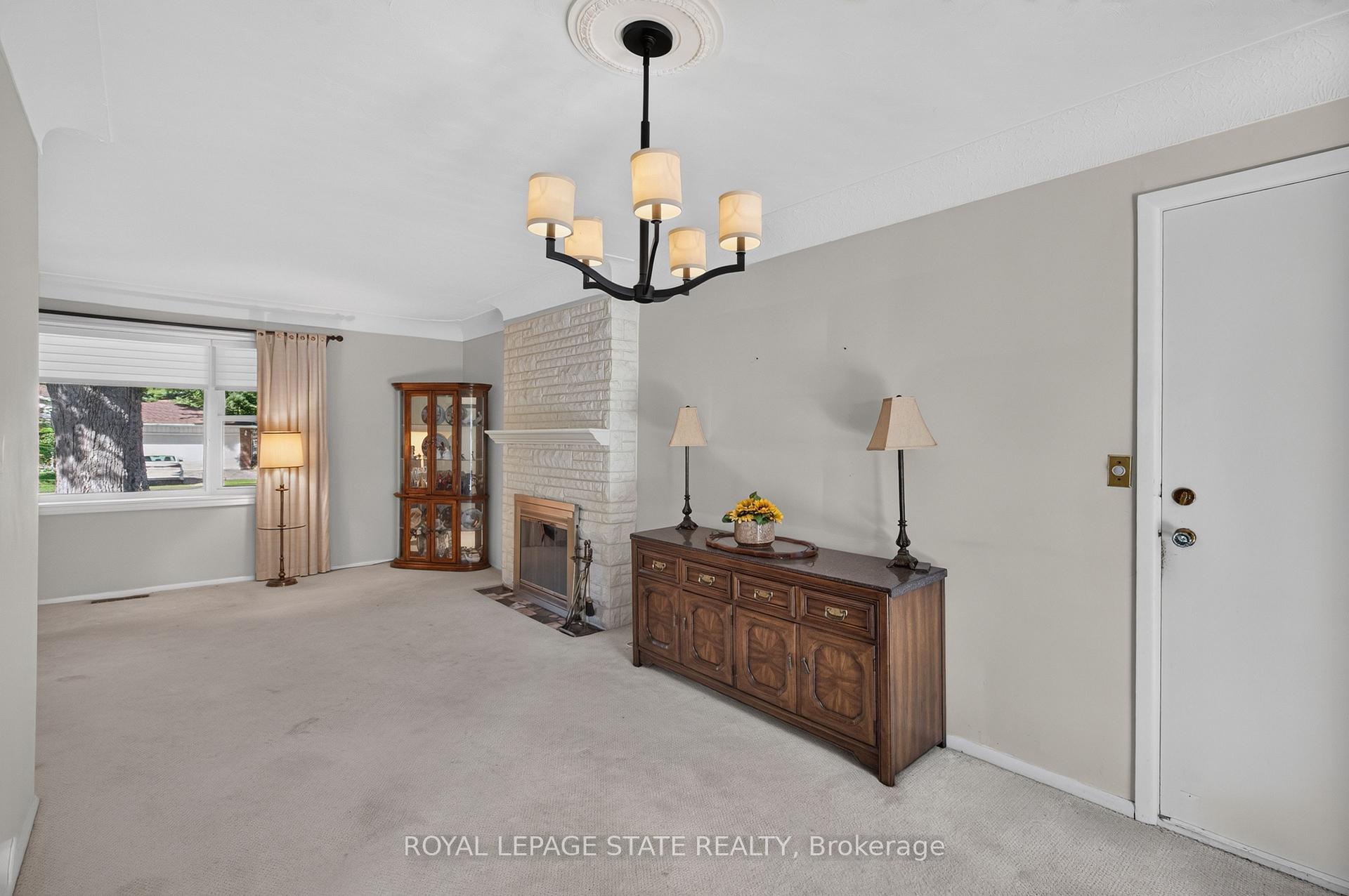 Photo 15 of 109 Rosemary Lane, Hamilton, Ancaster — HOMEH