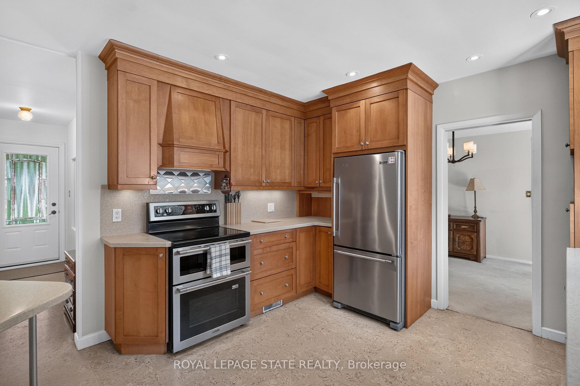 Photo 16 of 109 Rosemary Lane, Hamilton, Ancaster — HOMEH