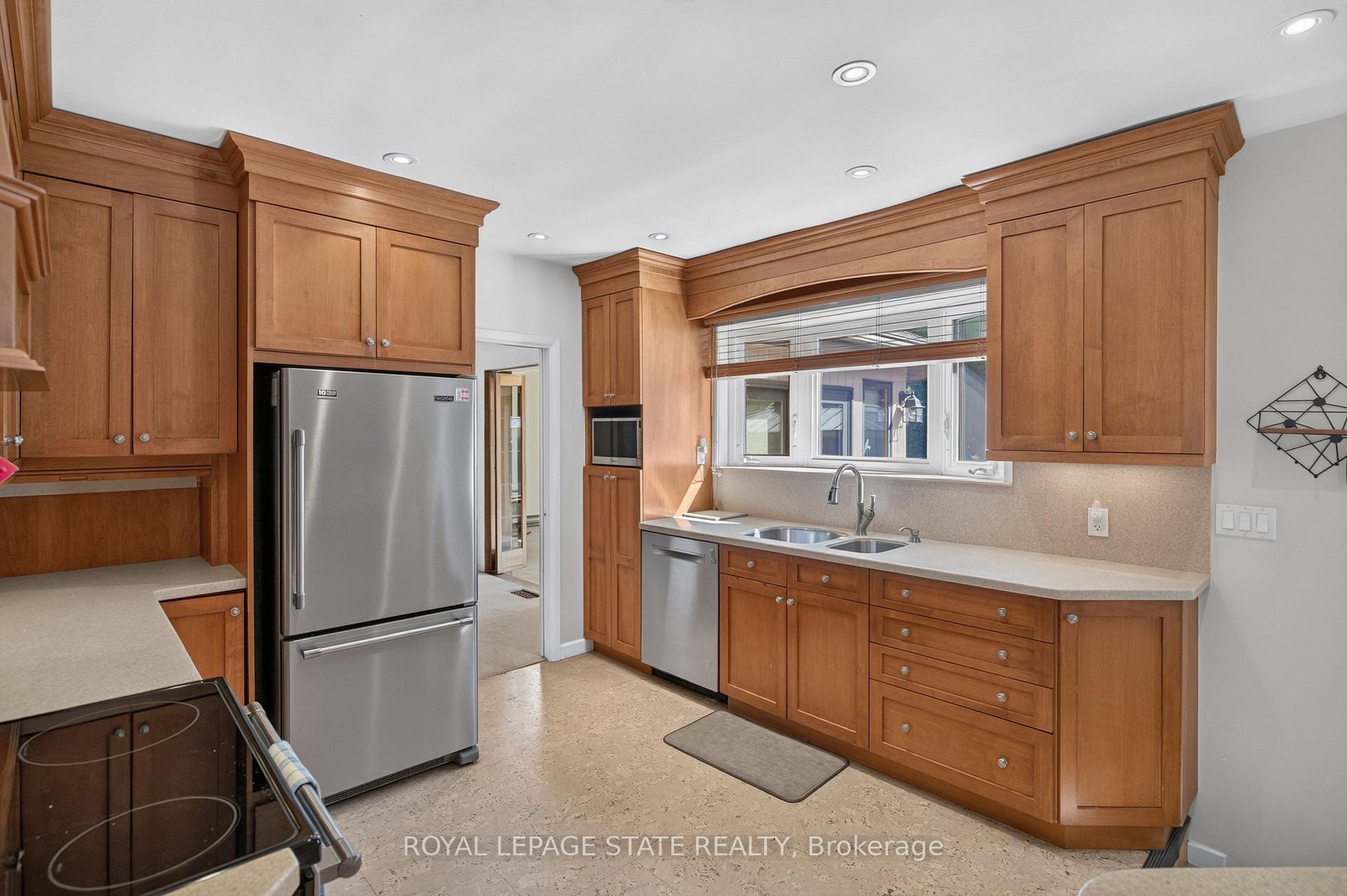 Photo 17 of 109 Rosemary Lane, Hamilton, Ancaster — HOMEH