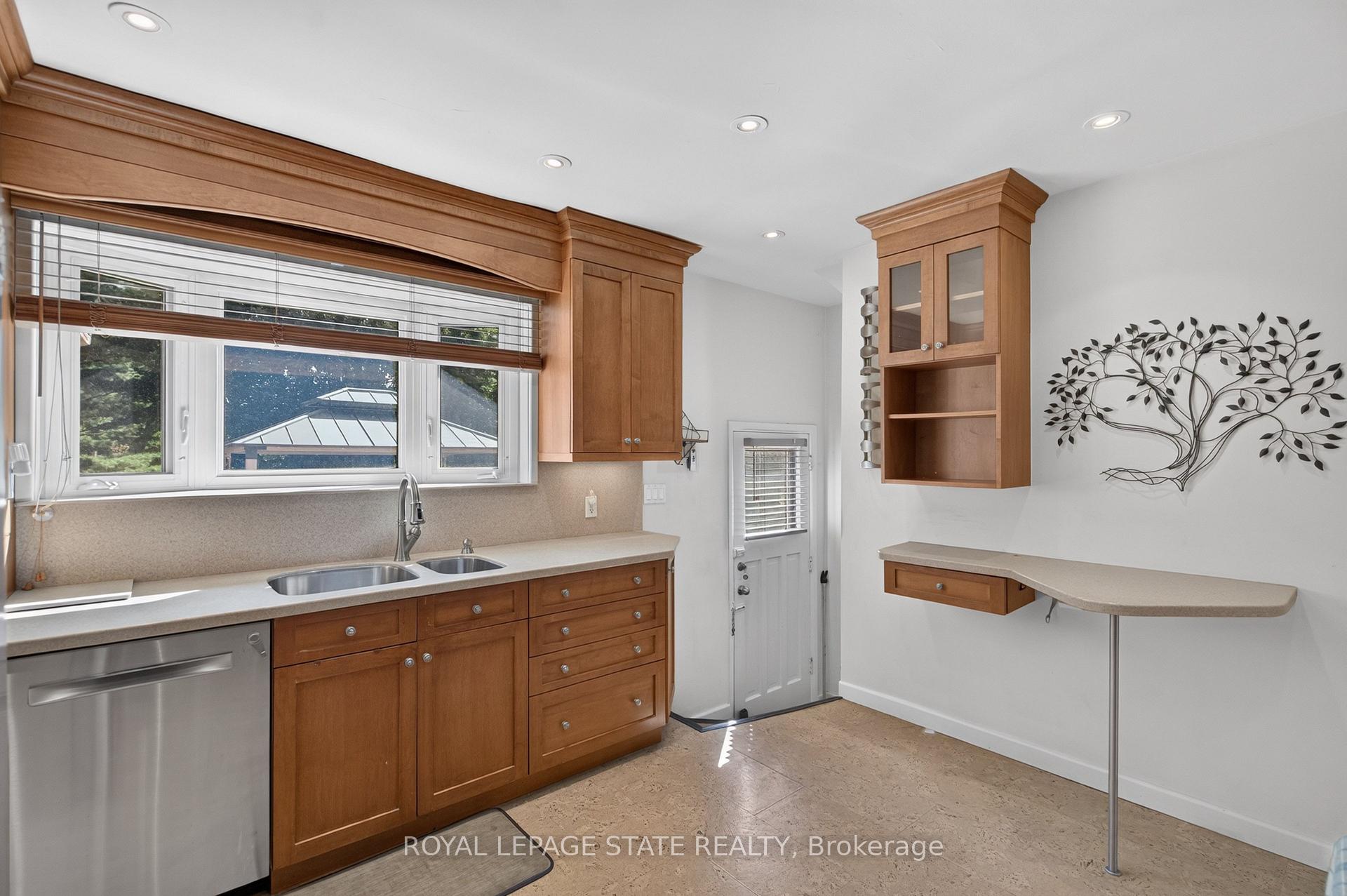 Photo 18 of 109 Rosemary Lane, Hamilton, Ancaster — HOMEH
