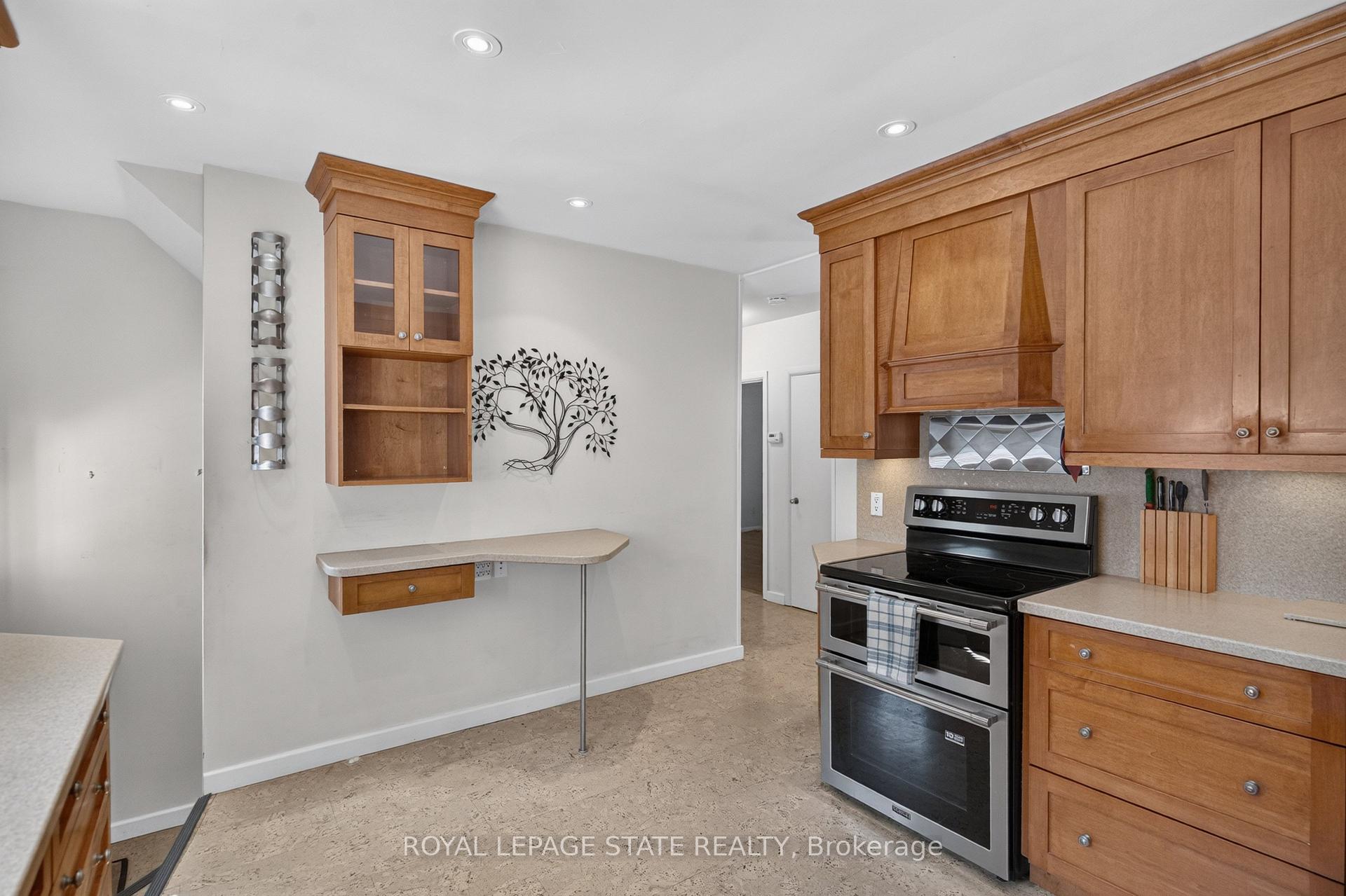 Photo 19 of 109 Rosemary Lane, Hamilton, Ancaster — HOMEH