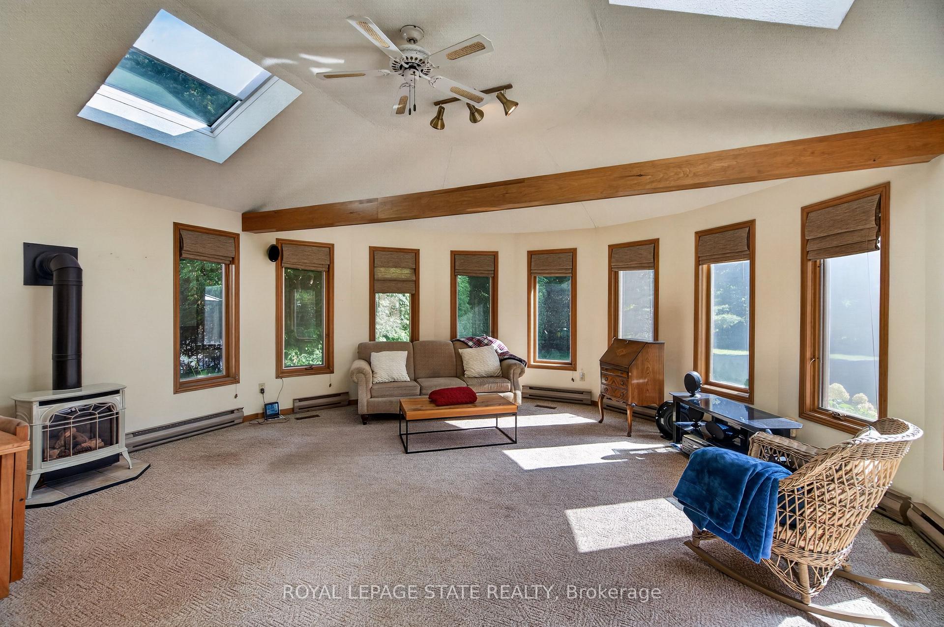 Photo 20 of 109 Rosemary Lane, Hamilton, Ancaster — HOMEH
