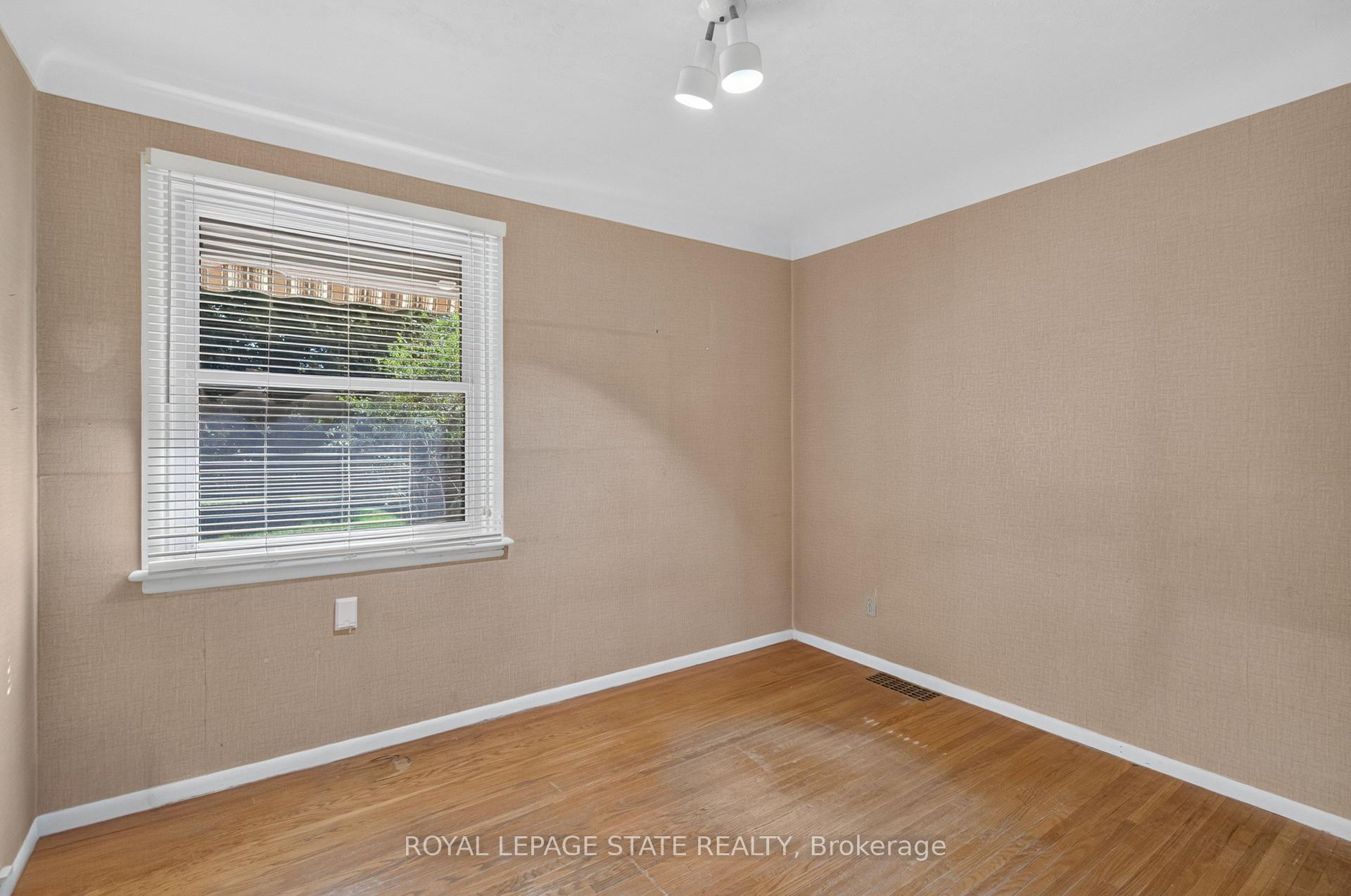 Photo 24 of 109 Rosemary Lane, Hamilton, Ancaster — HOMEH