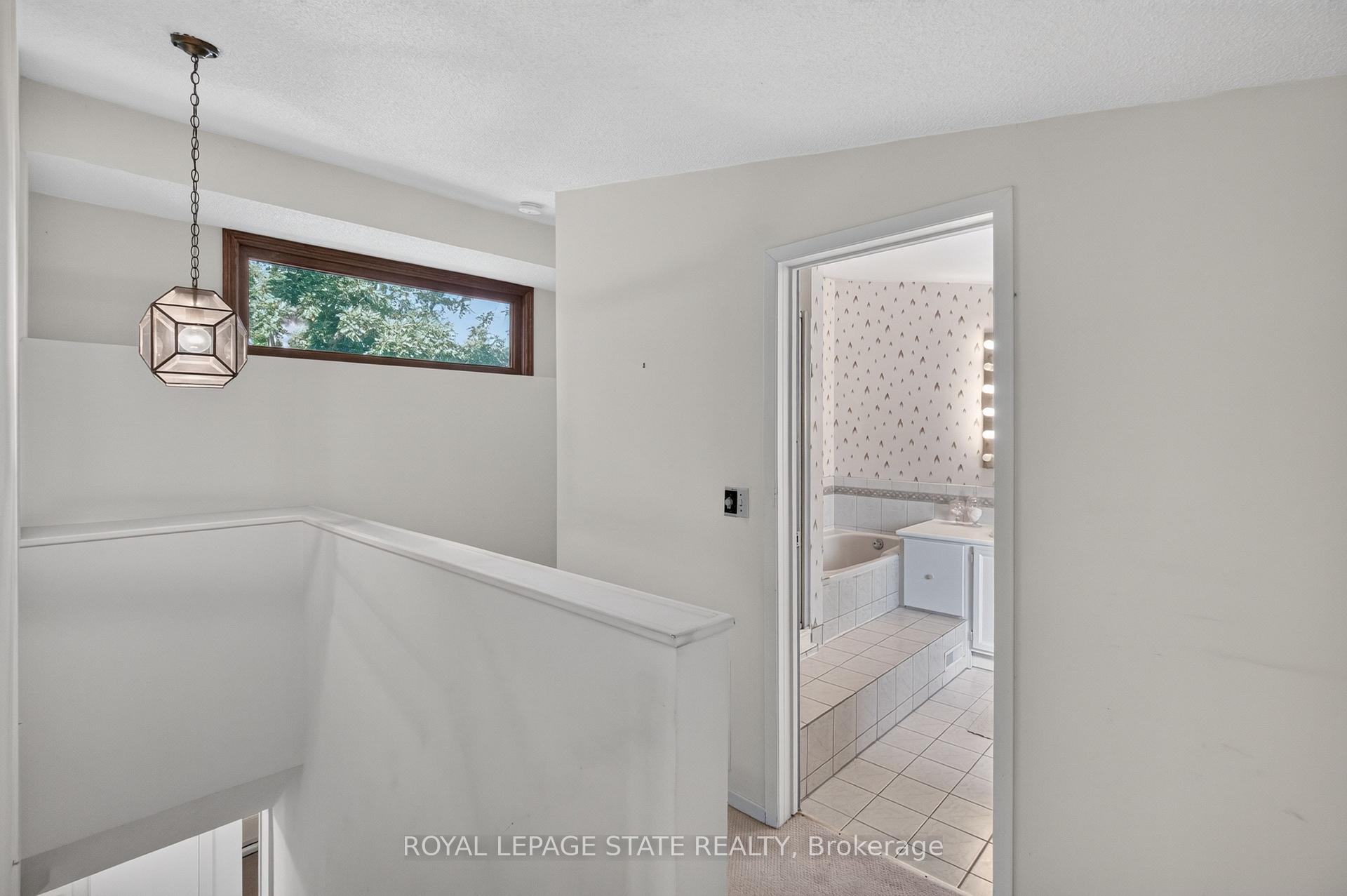 Photo 27 of 109 Rosemary Lane, Hamilton, Ancaster — HOMEH