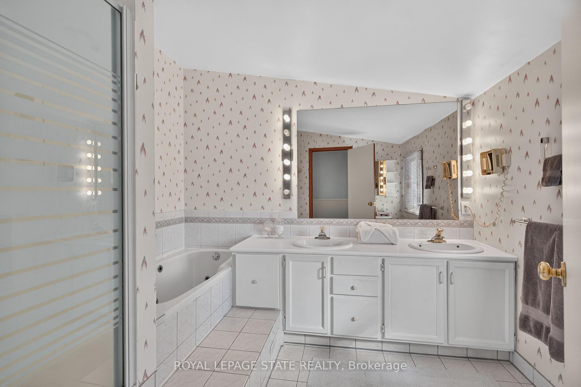 Photo 31 of 109 Rosemary Lane, Hamilton, Ancaster — HOMEH
