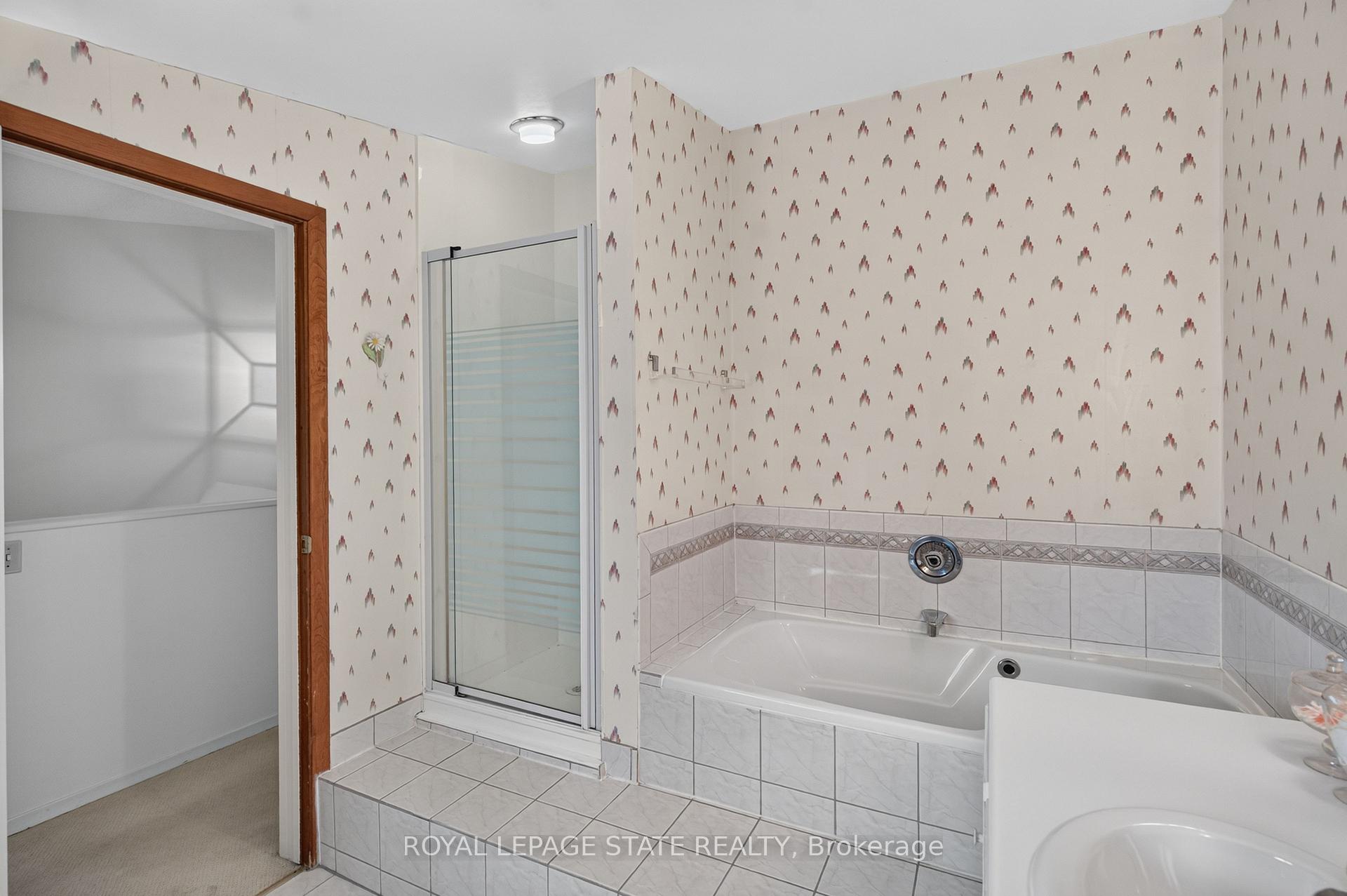 Photo 32 of 109 Rosemary Lane, Hamilton, Ancaster — HOMEH