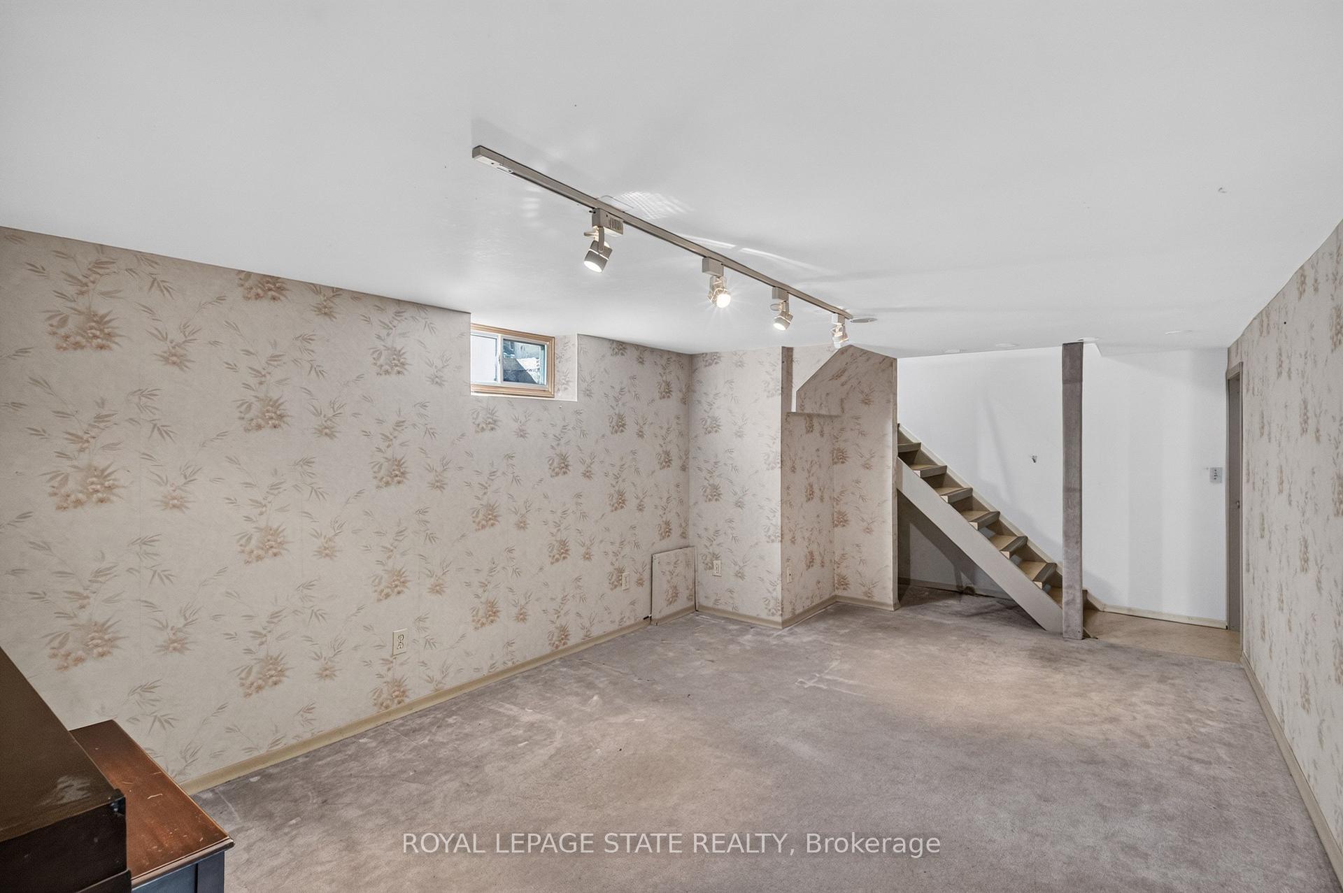 Photo 33 of 109 Rosemary Lane, Hamilton, Ancaster — HOMEH