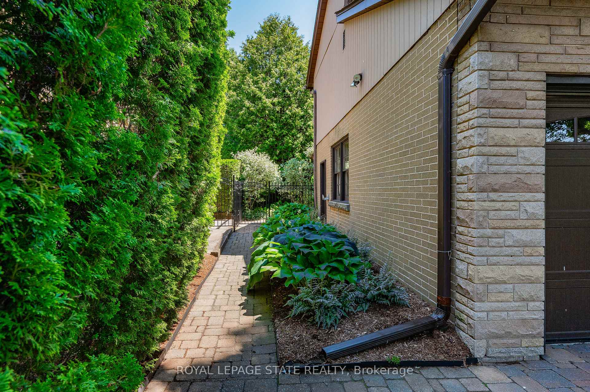 Photo 34 of 109 Rosemary Lane, Hamilton, Ancaster — HOMEH