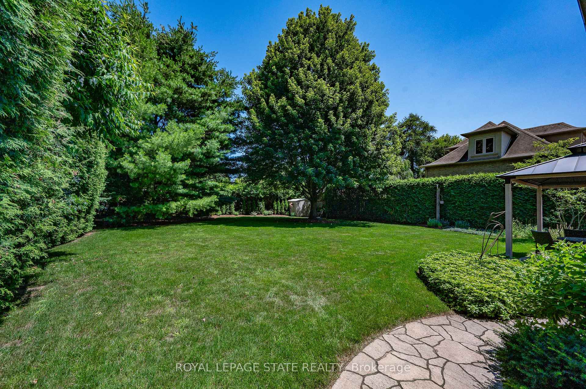 Photo 35 of 109 Rosemary Lane, Hamilton, Ancaster — HOMEH