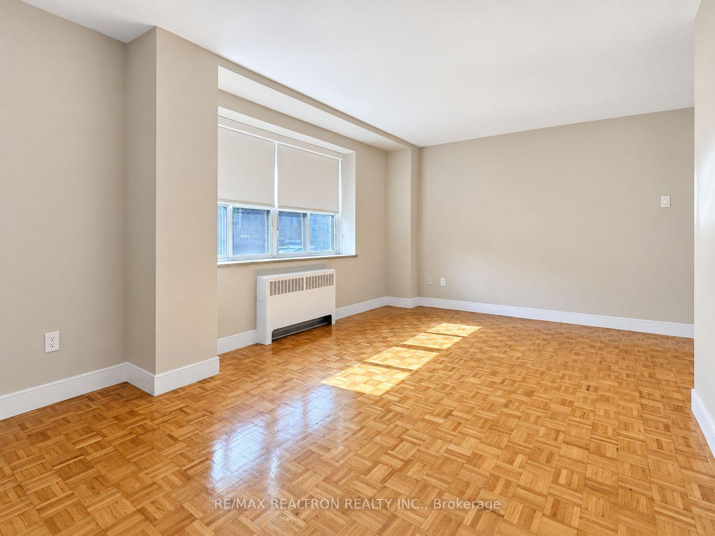 Photo 5 of Unit 102, 1291 Bayview Avenue, Toronto, Leaside — HOMEH