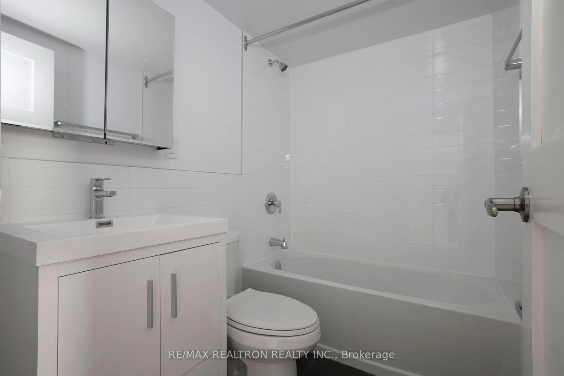 Photo 12 of Unit 302, 490 Eglinton Avenue E, Toronto, Mount Pleasant East — HOMEH