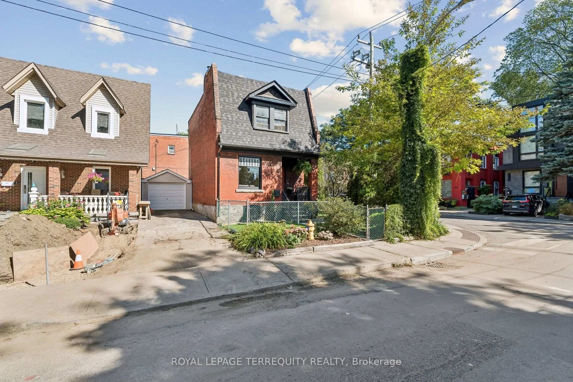 Photo 7 of 2 Wright Avenue, Toronto, Roncesvalles — HOMEH