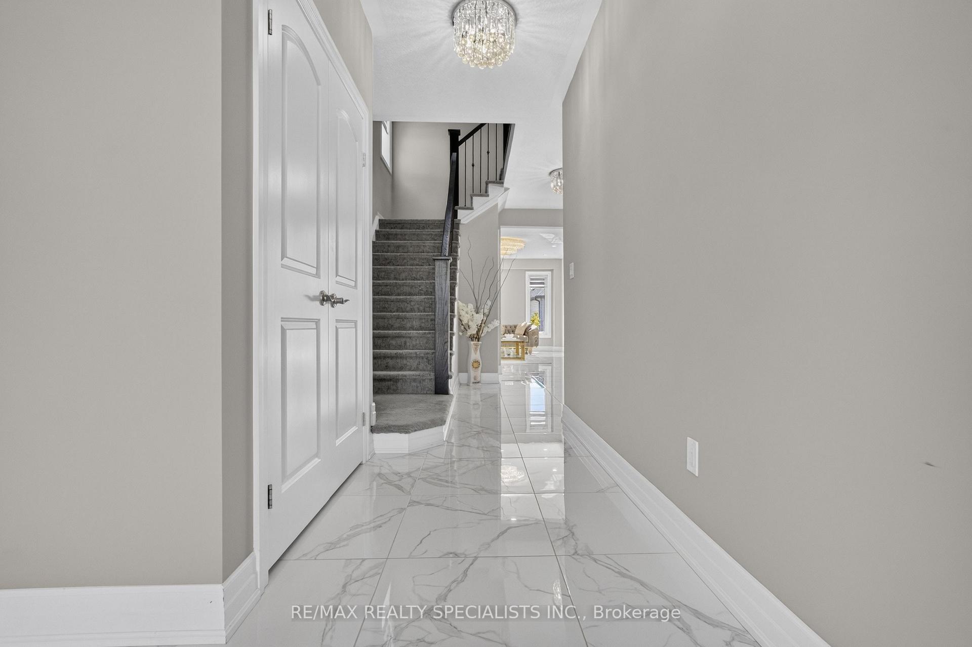 Photo 9 of 284 Chokecherry Crescent, Waterloo, Beechwood/University — HOMEH