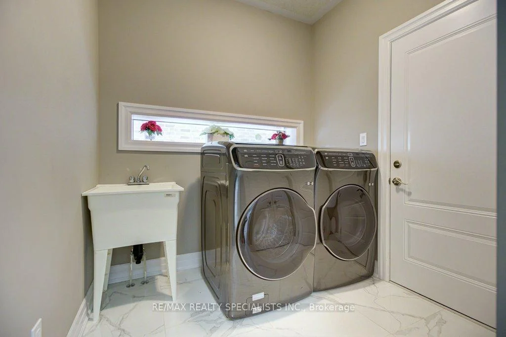 Photo 38 of 284 Chokecherry Crescent, Waterloo, Beechwood/University — HOMEH