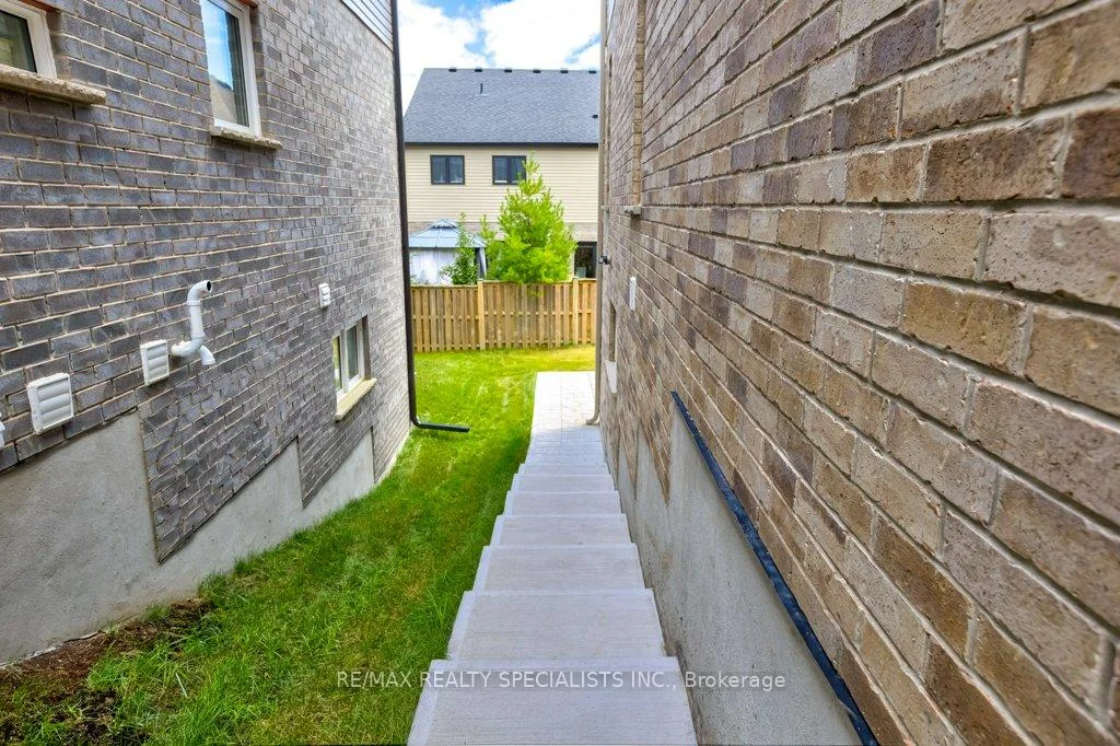 Photo 92 of 284 Chokecherry Crescent, Waterloo, Beechwood/University — HOMEH