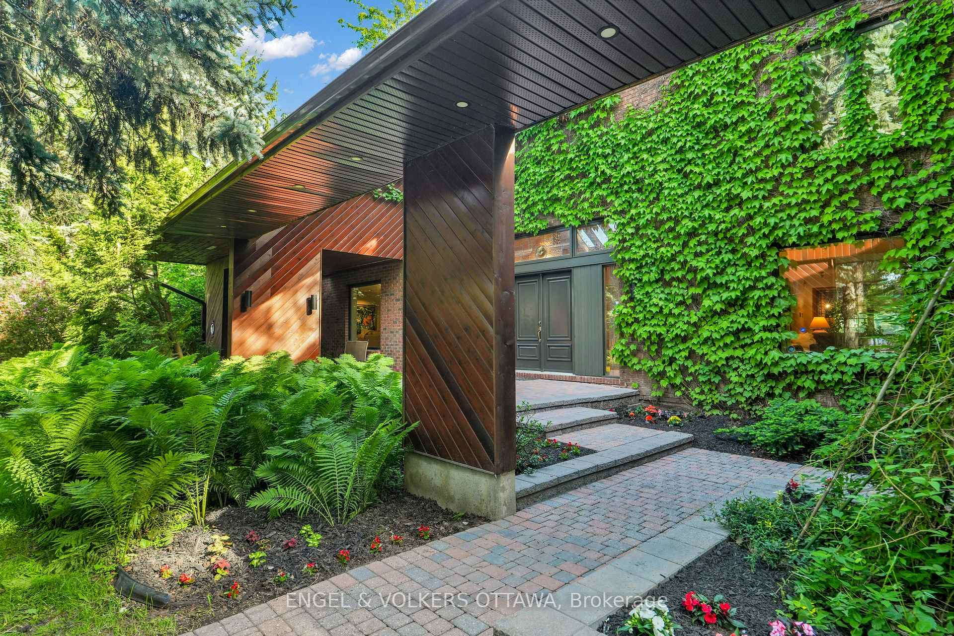 Photo 2 of 7 Mid Pines Grove, Ottawa, Cedar Hill/Orchard Estates — HOMEH
