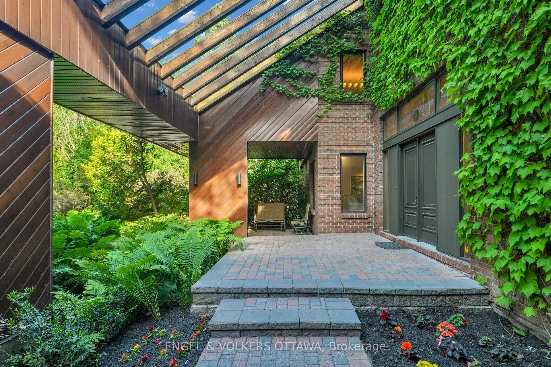 Photo 3 of 7 Mid Pines Grove, Ottawa, Cedar Hill/Orchard Estates — HOMEH