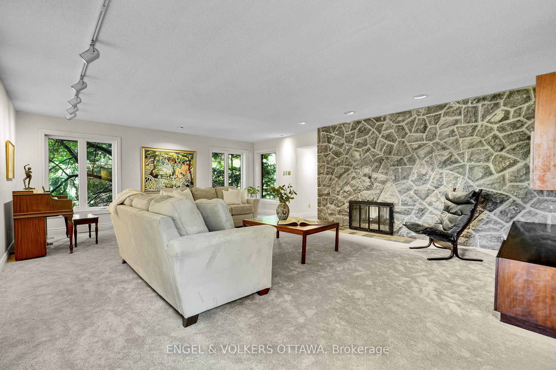 Photo 5 of 7 Mid Pines Grove, Ottawa, Cedar Hill/Orchard Estates — HOMEH